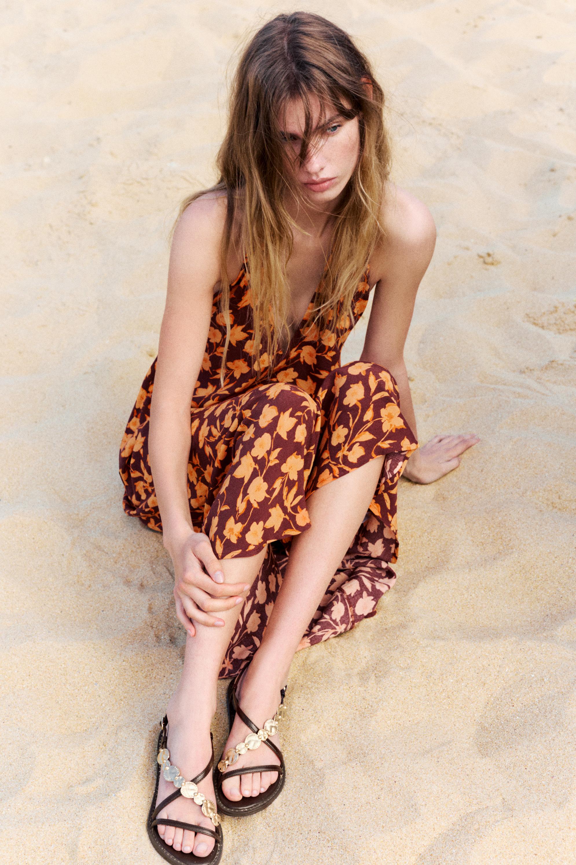 Flat beaded sandals — Brown