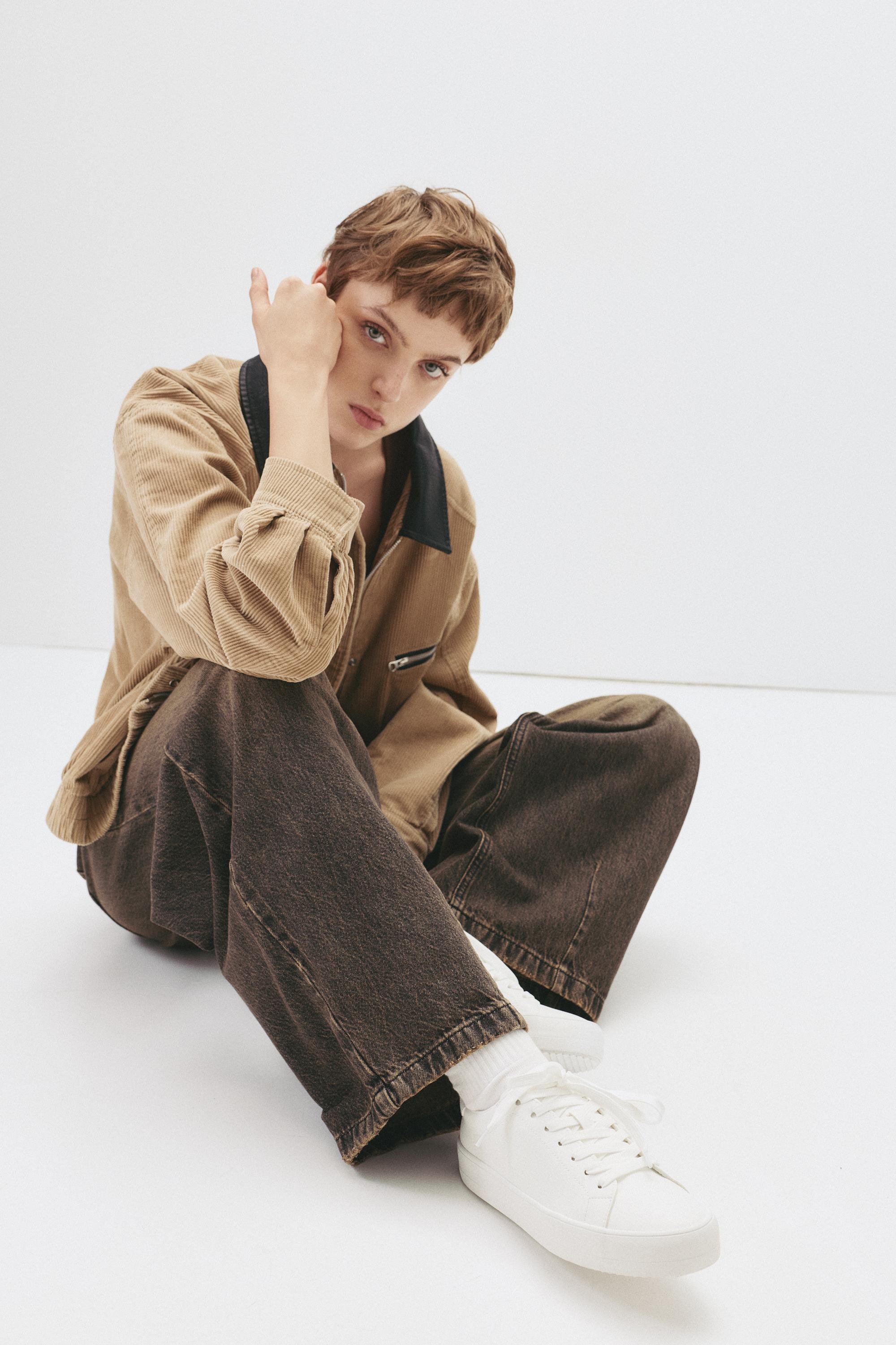Casual trainers — White