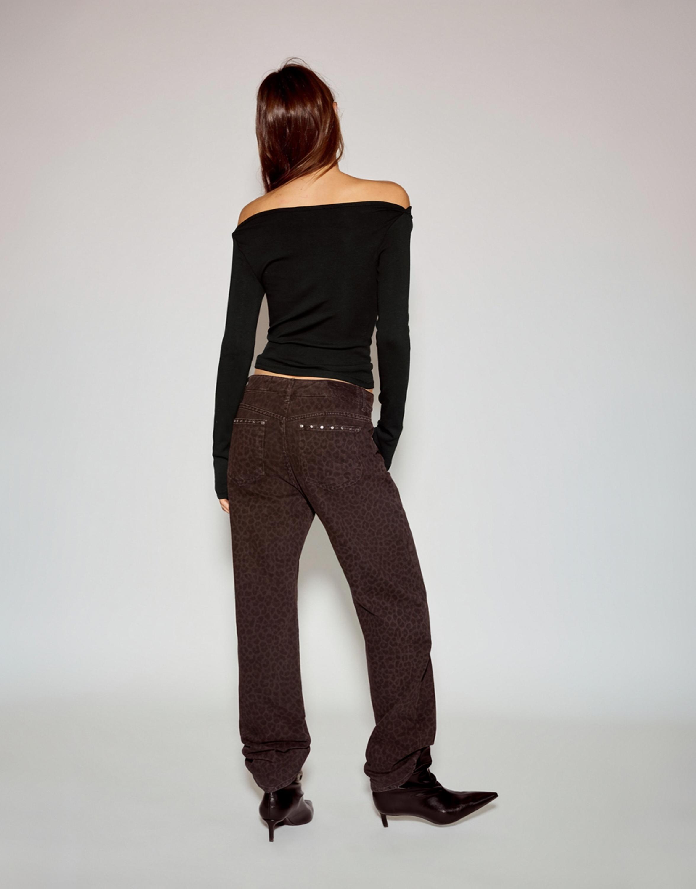 Uzun kollu geniş yaka t-shirt - Görsel 25