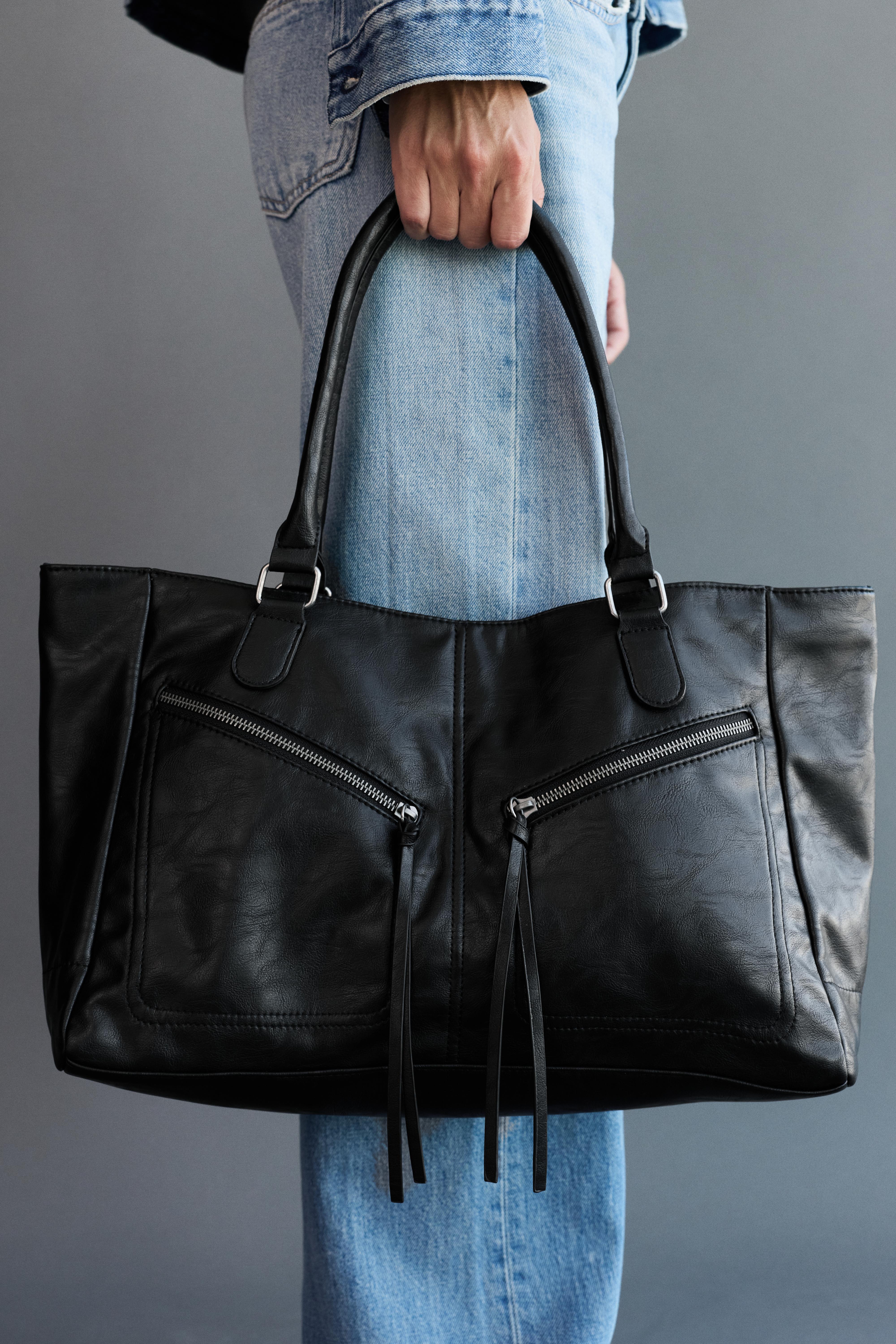 Zip detail tote bag — Black