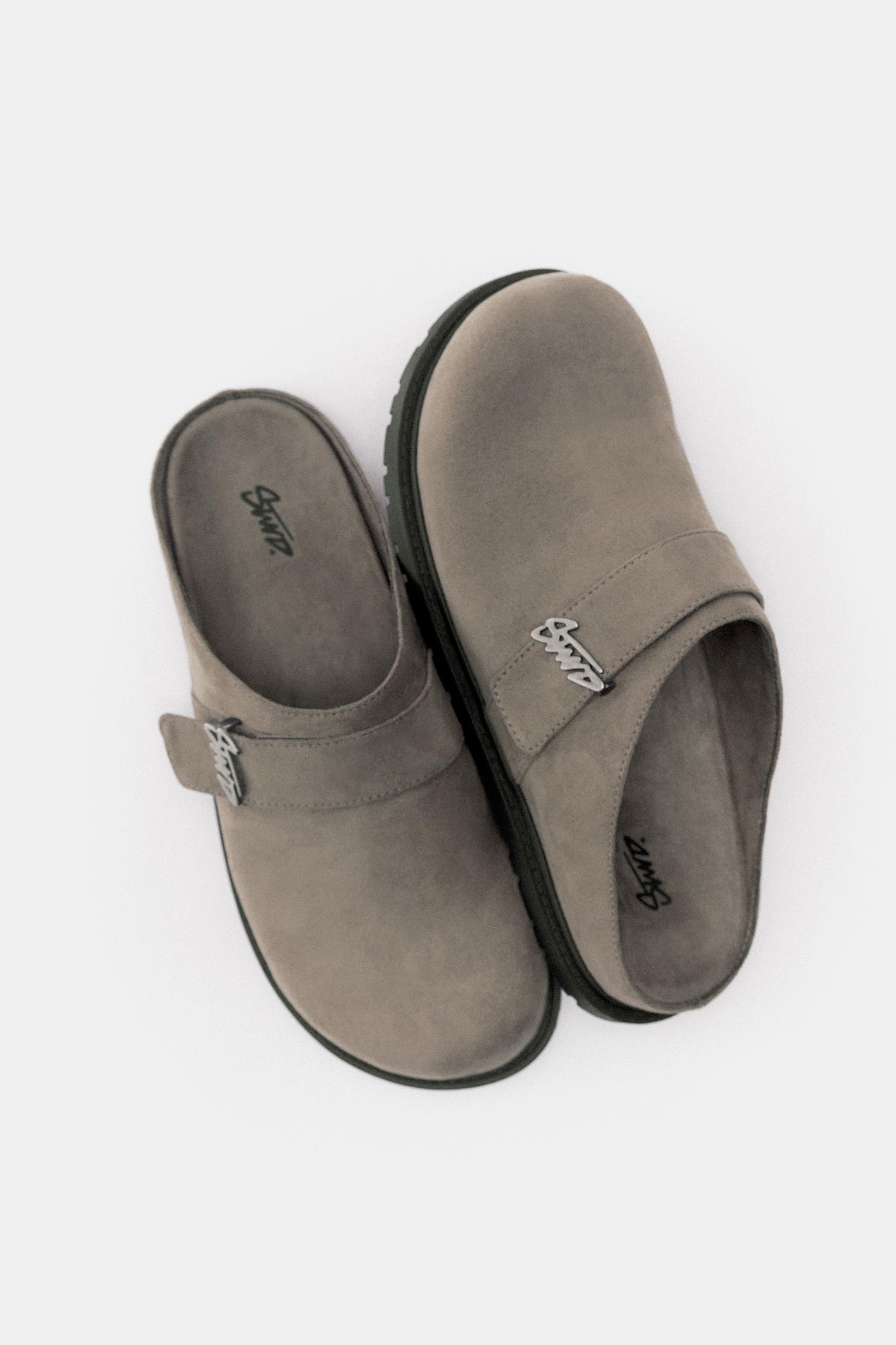 Clogs with STWD buckle — Grey