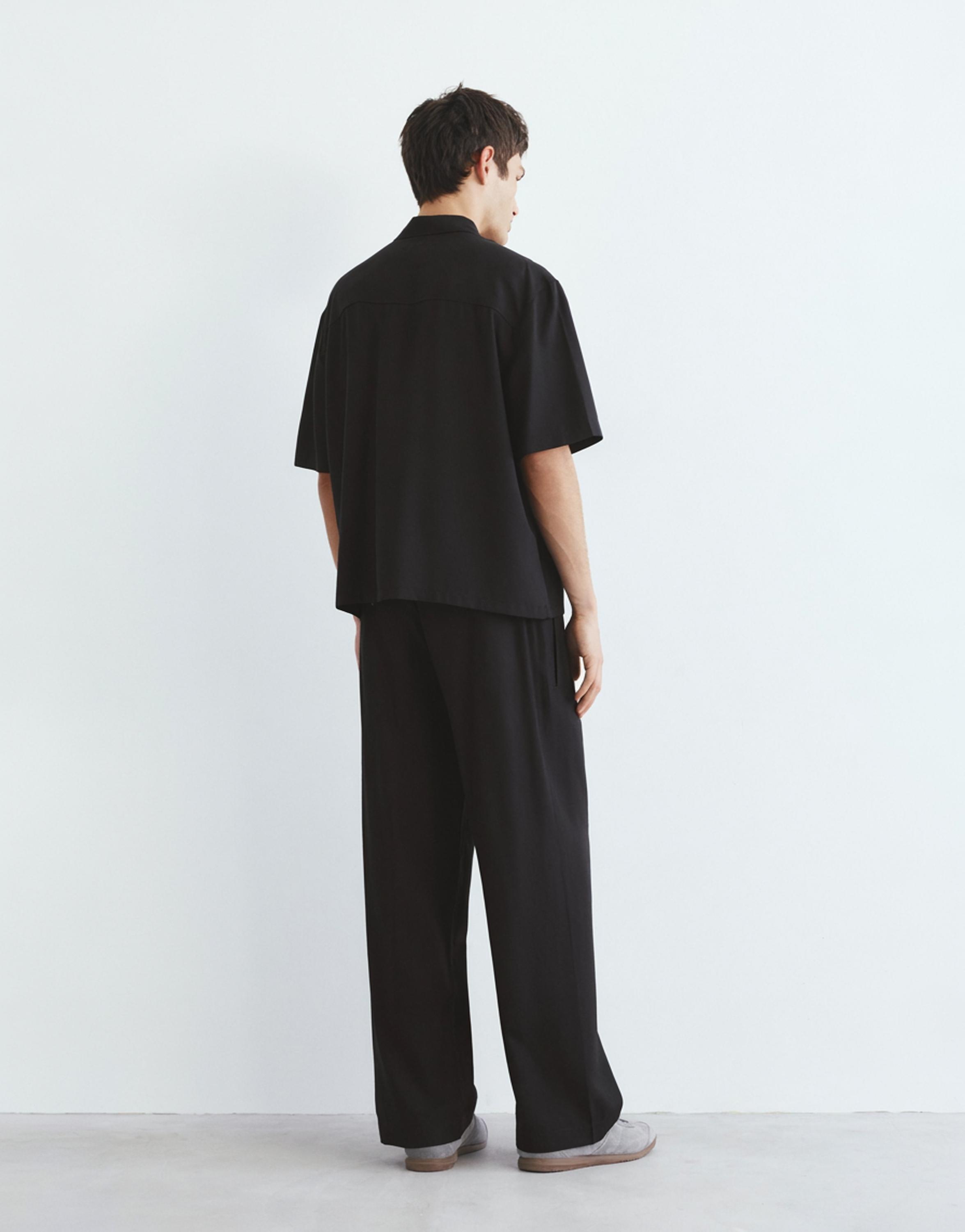 Short sleeve shirt with pocket — Black