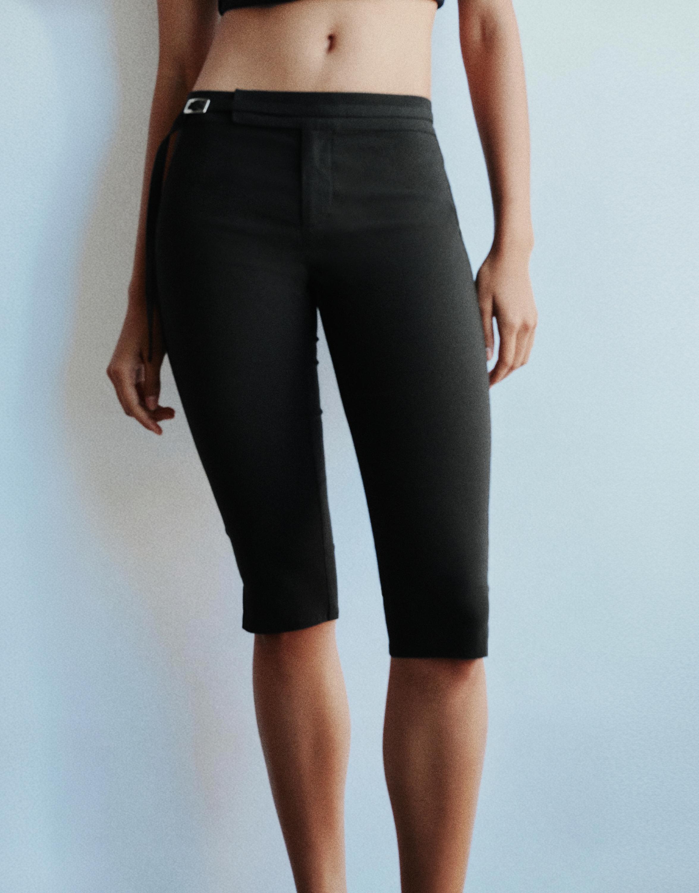 Belted capris — Black