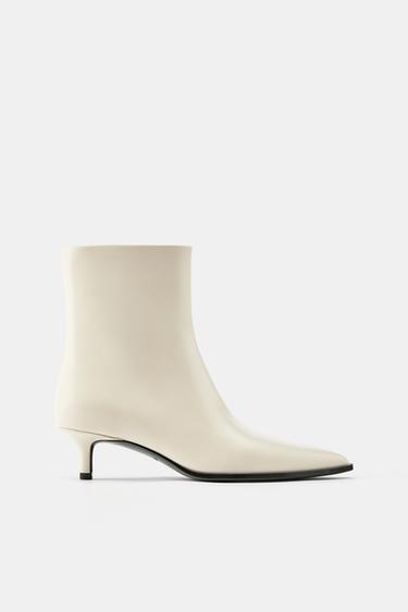 Kitten heel ankle boots — Ecru 1