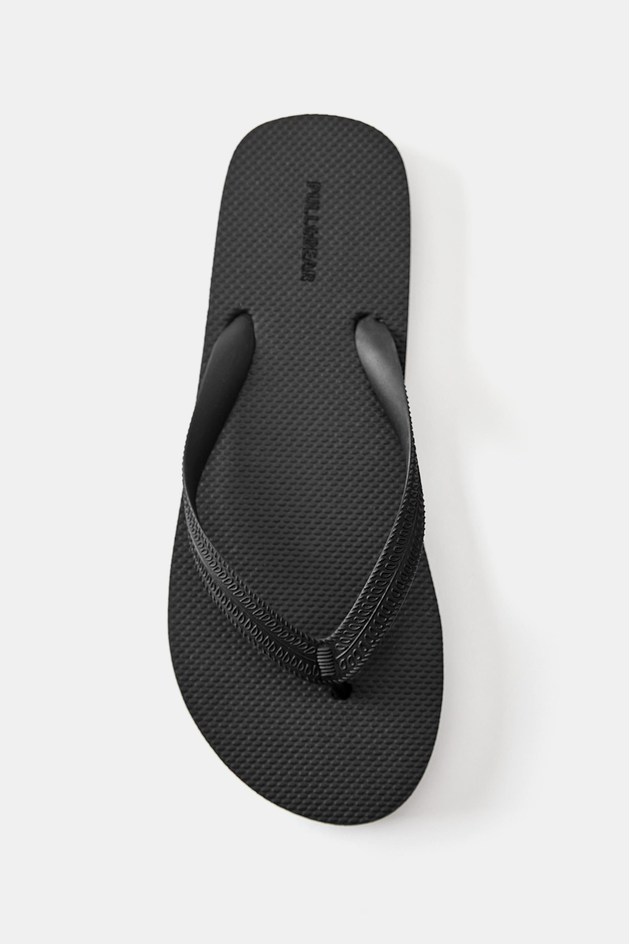 Strappy sandals — Black