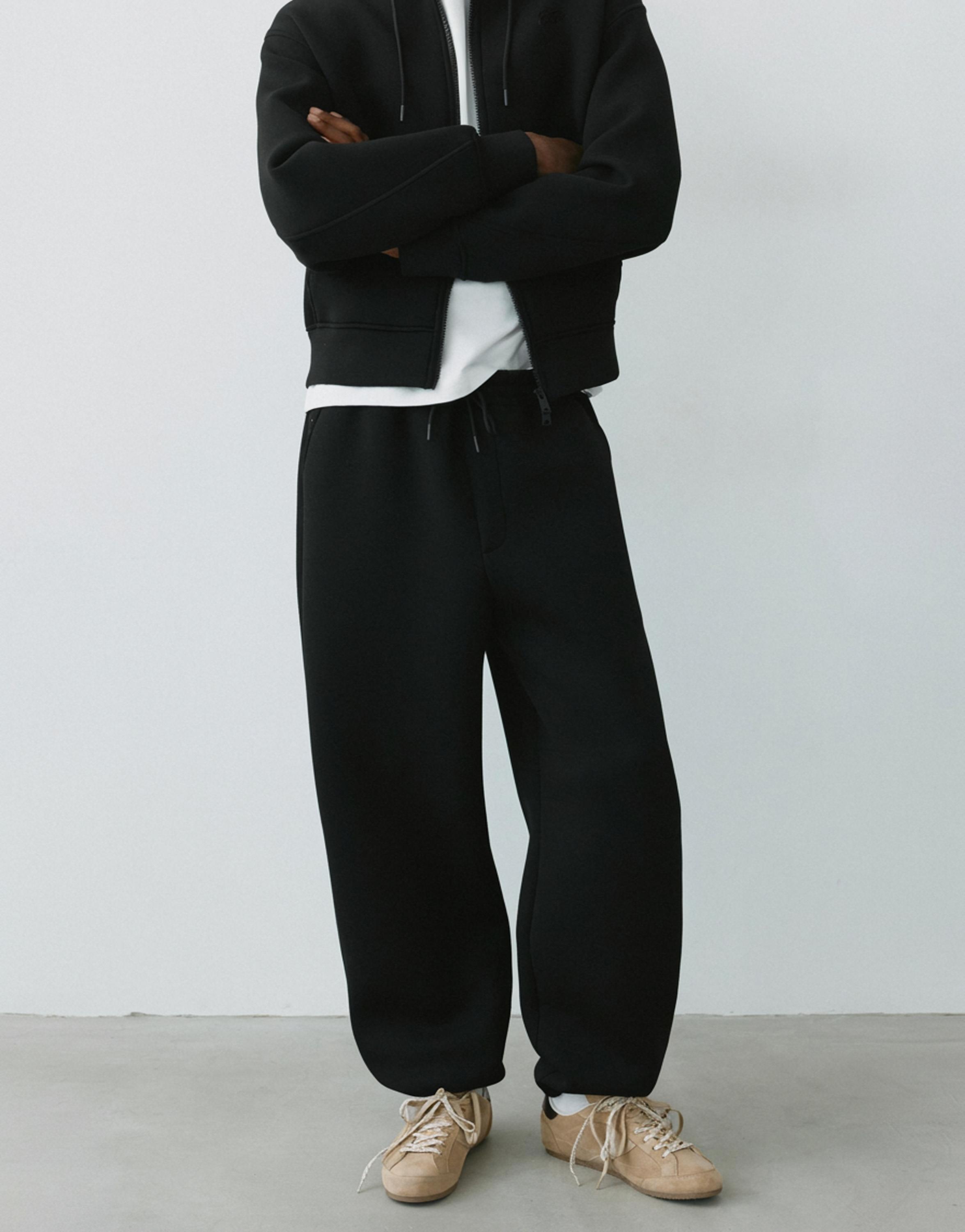 Neoprene-effect baggy trousers — Black