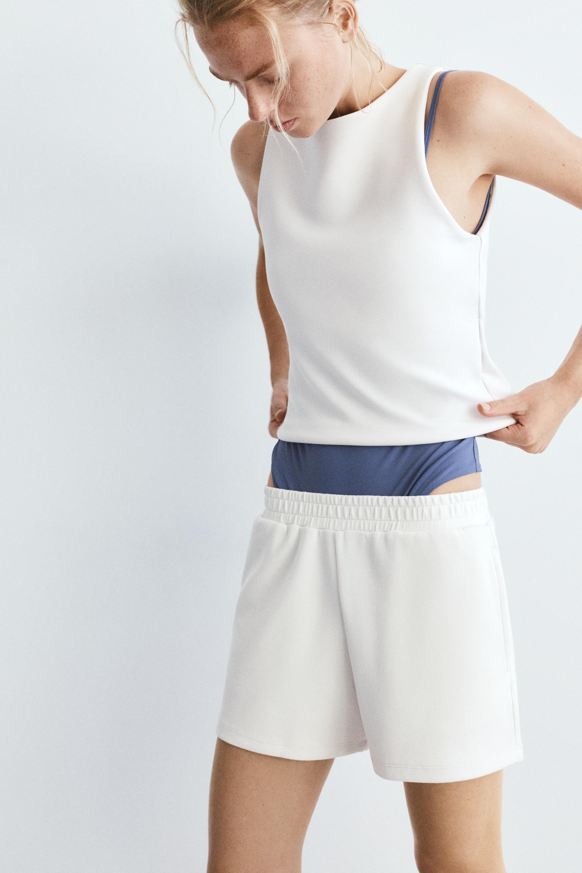 Soft touch sports shorts — Ecru