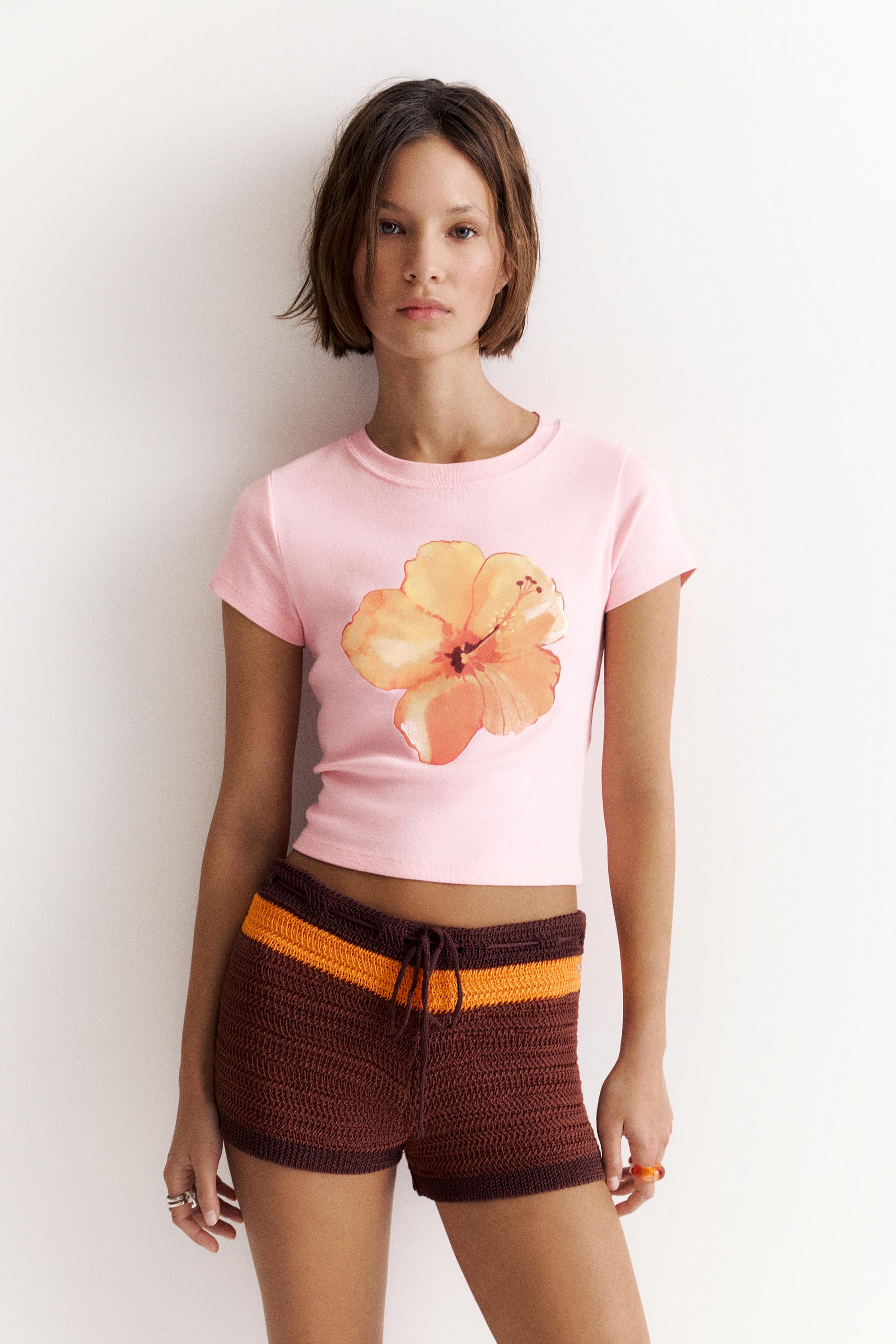 Pink hibiscus flower graphic T-shirt — Pale pink
