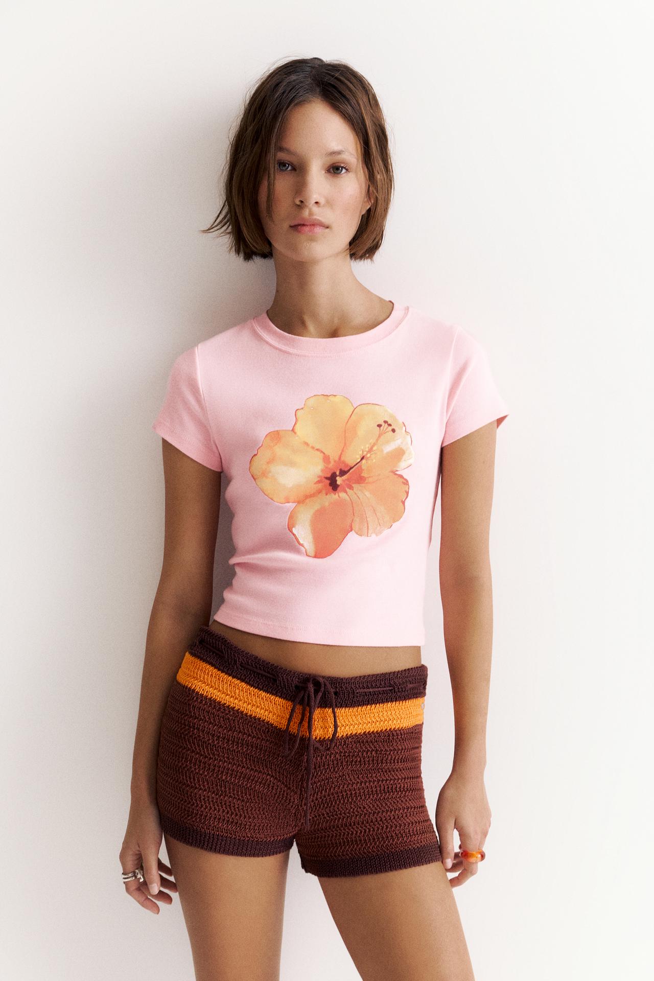 Pink hibiscus flower graphic T-shirt — Pale pink