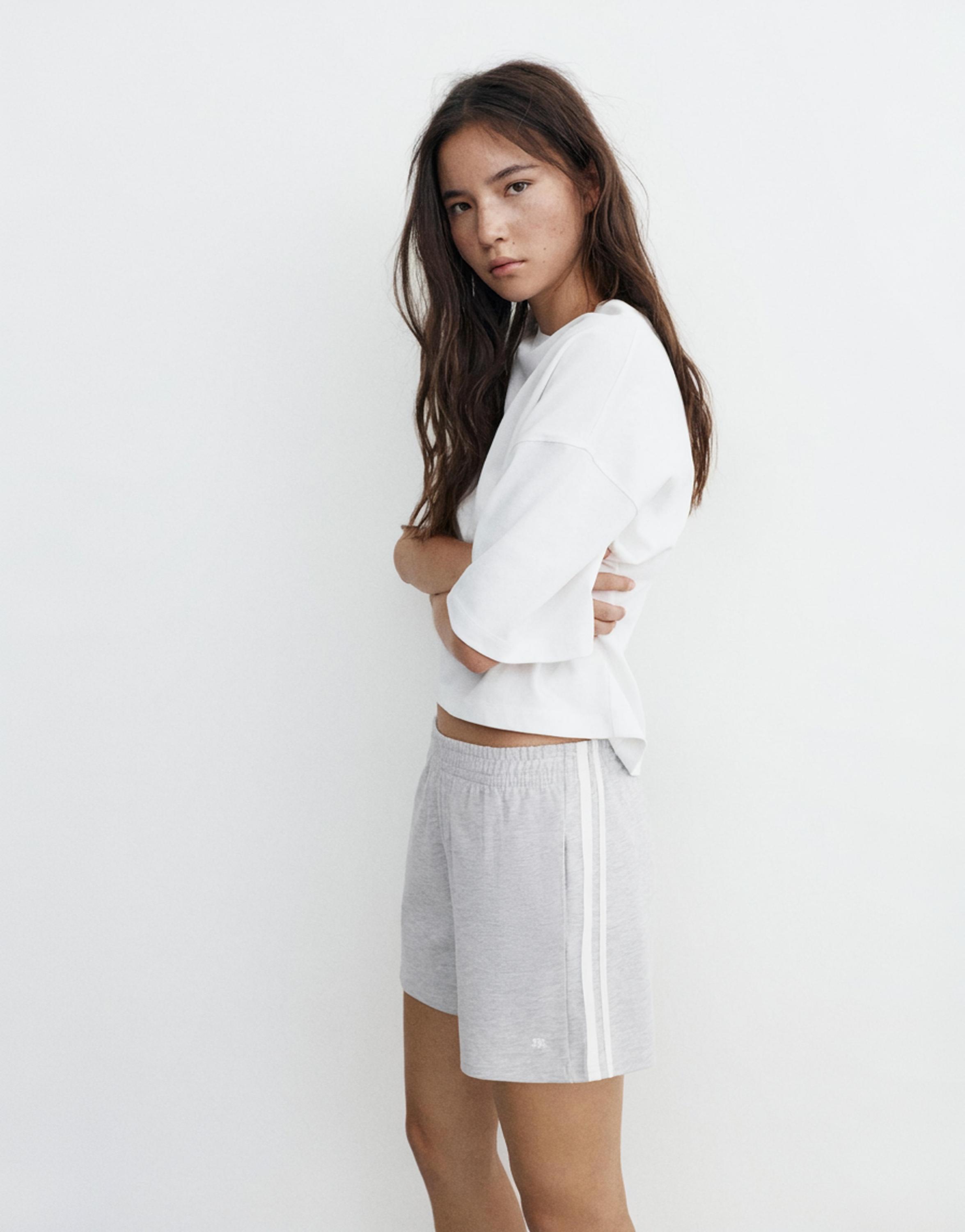 Sports shorts with side stripes — Grey marl