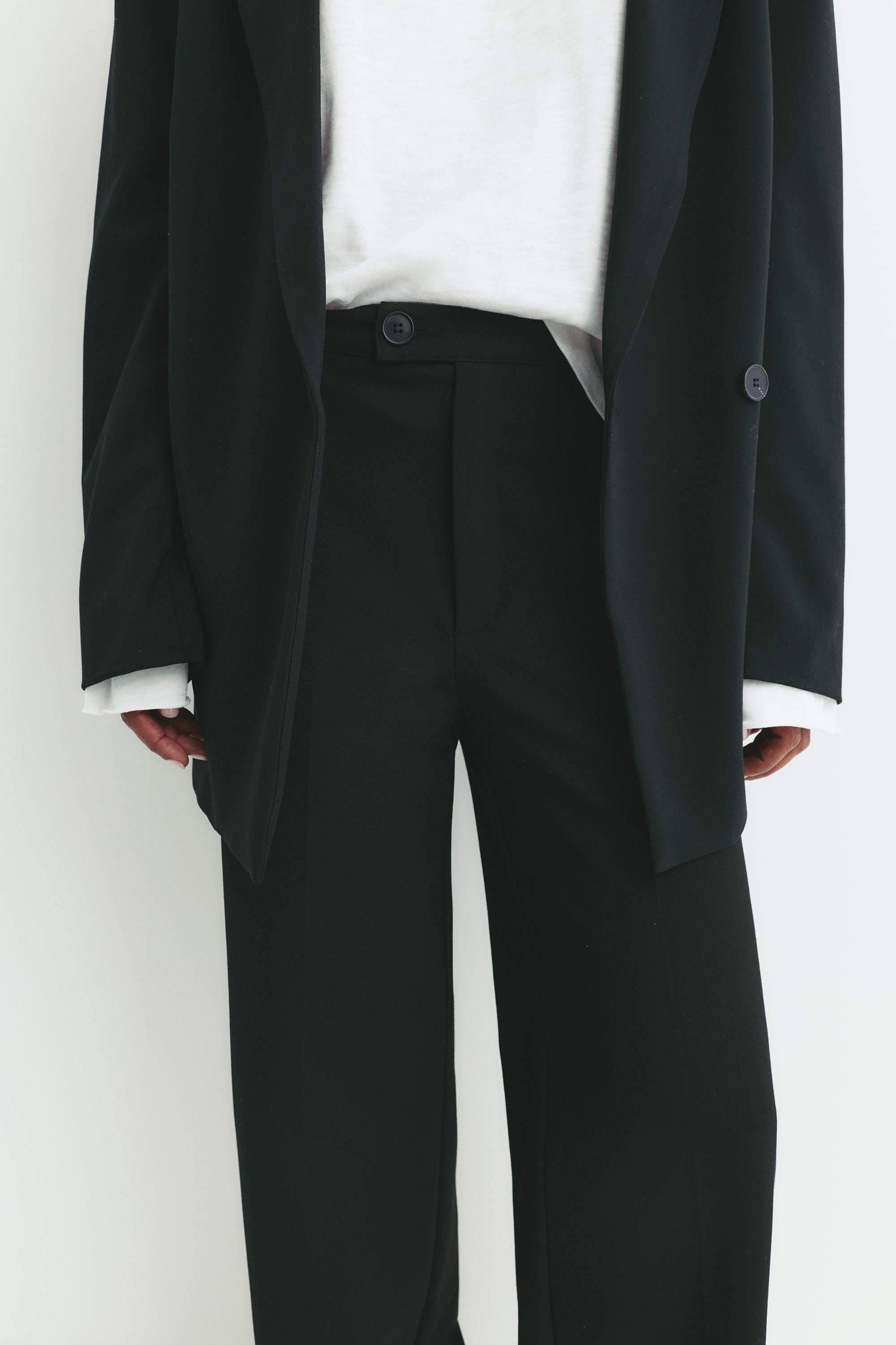 Straight-leg darted trousers — Black