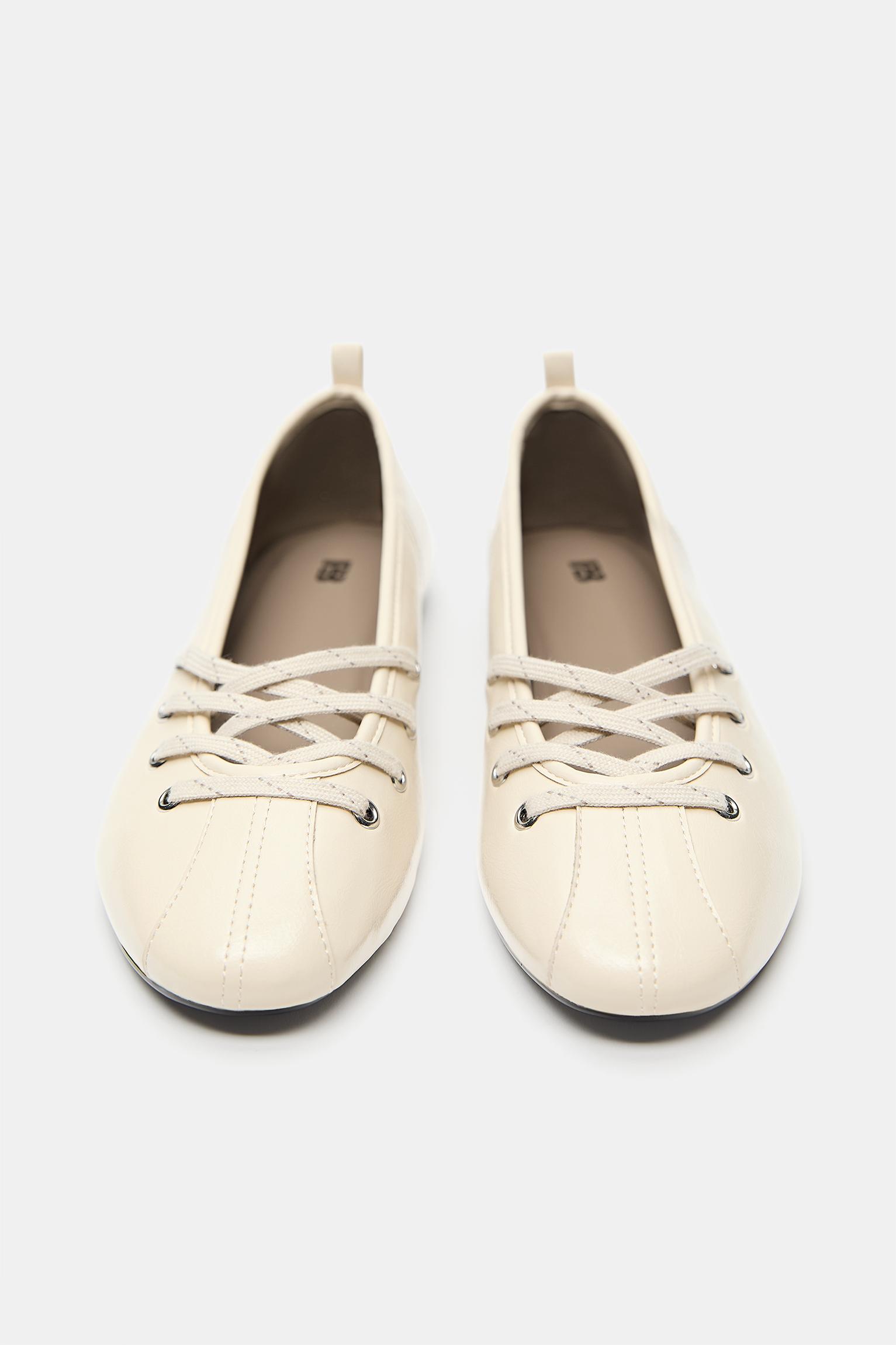 Lace-up ballerinas — Ecru