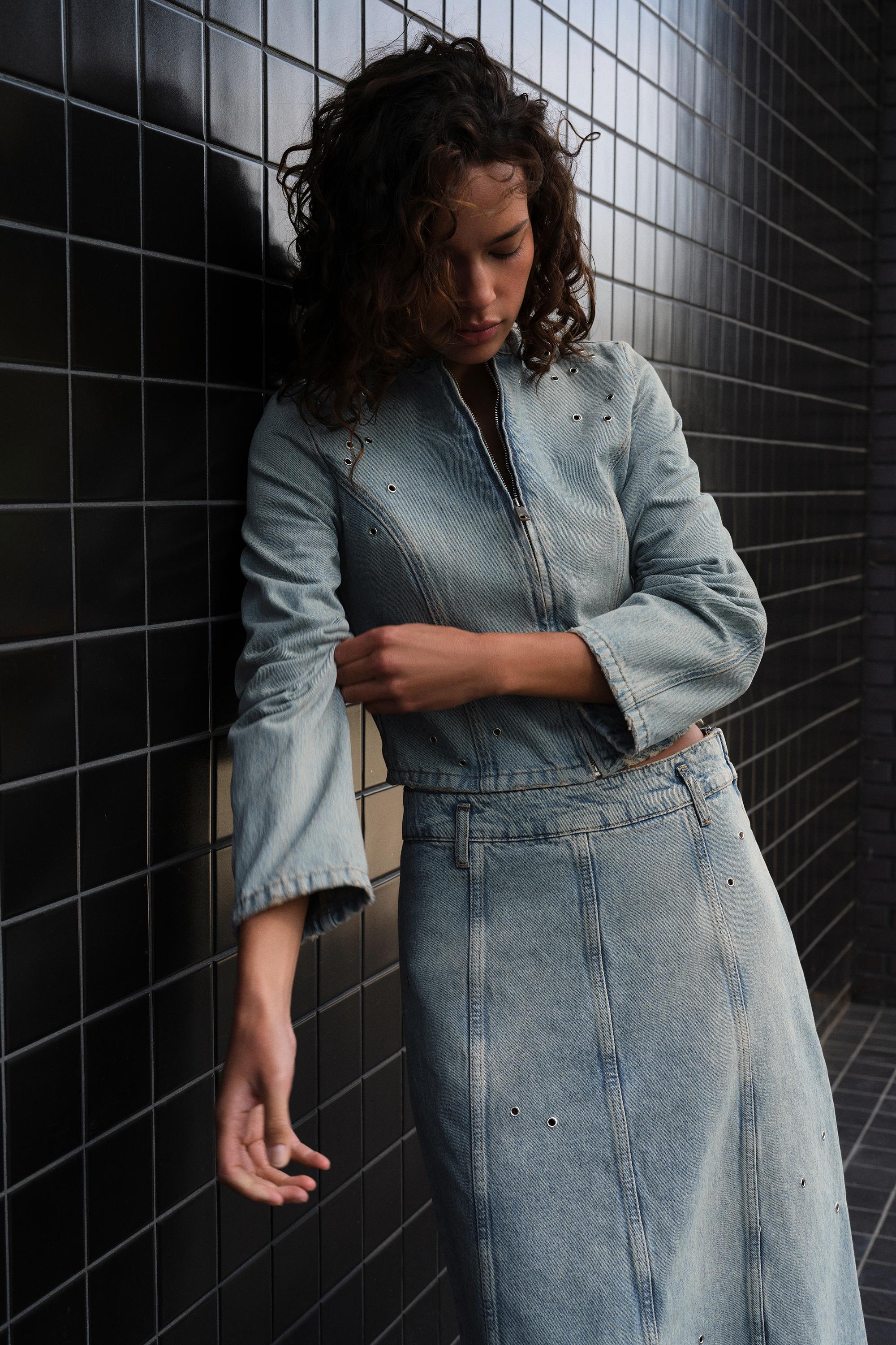 Eyelet midi skirt — Pale blue
