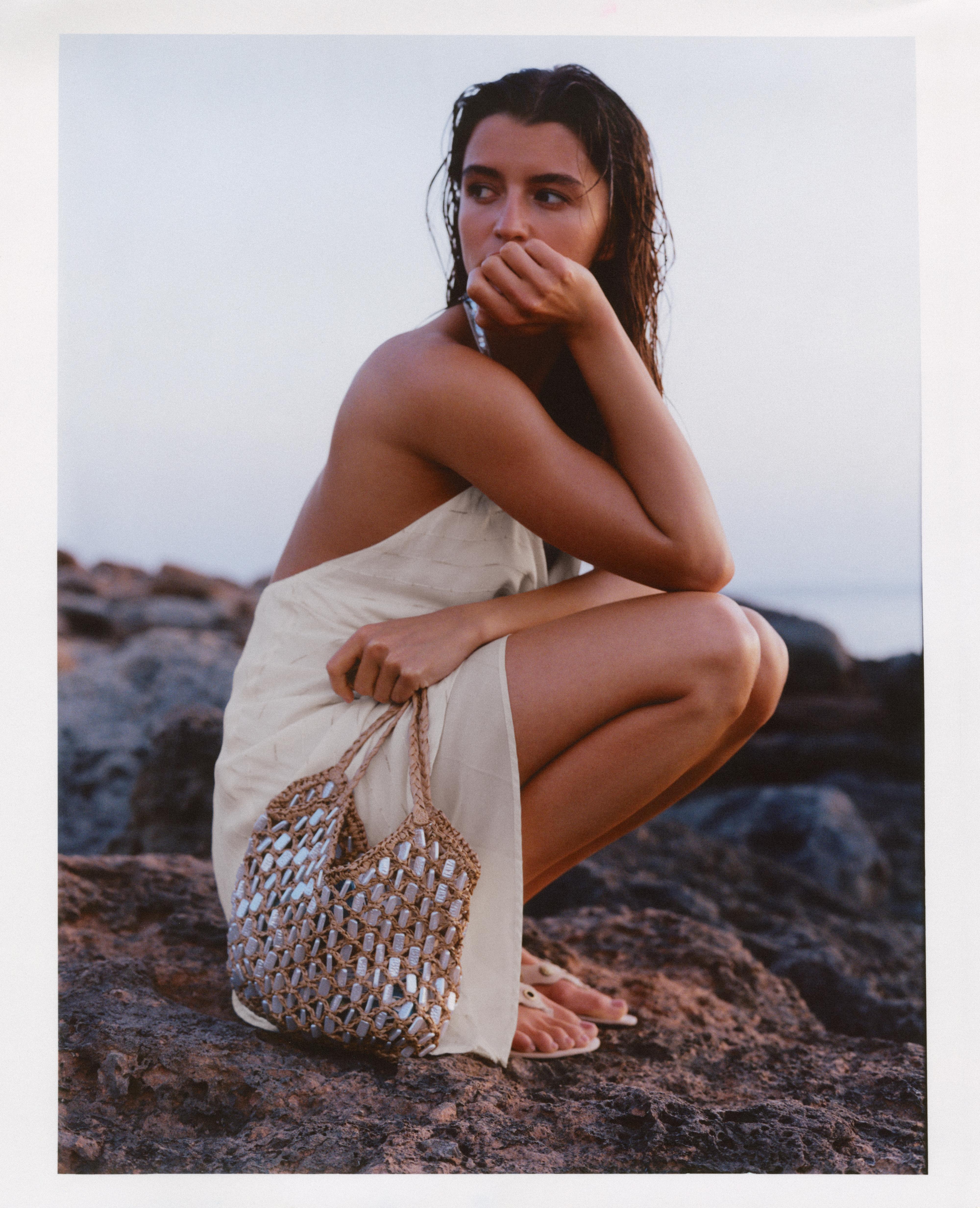 Embellished shoulder bag — Beige