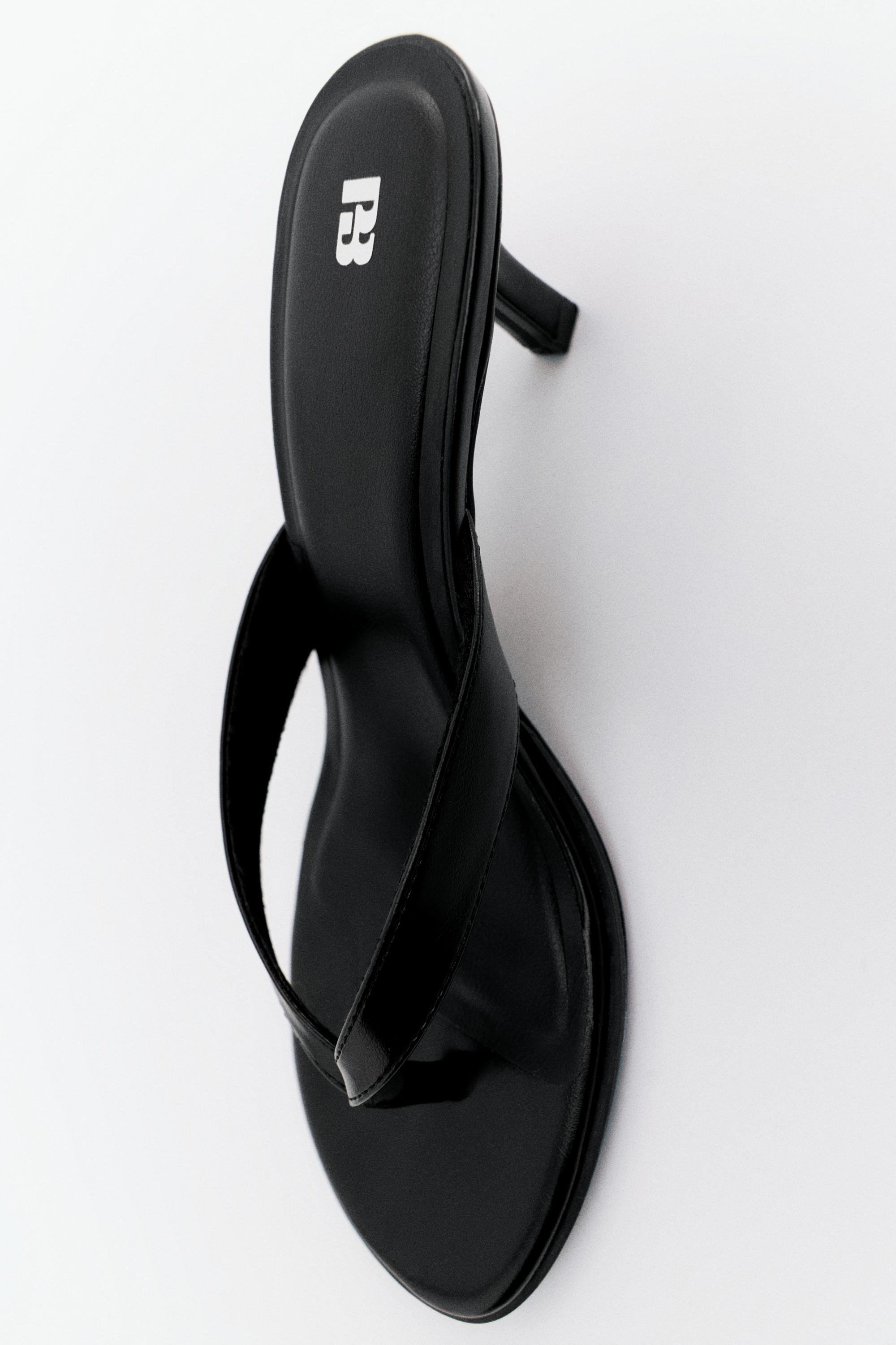 High-heel sandals — Black