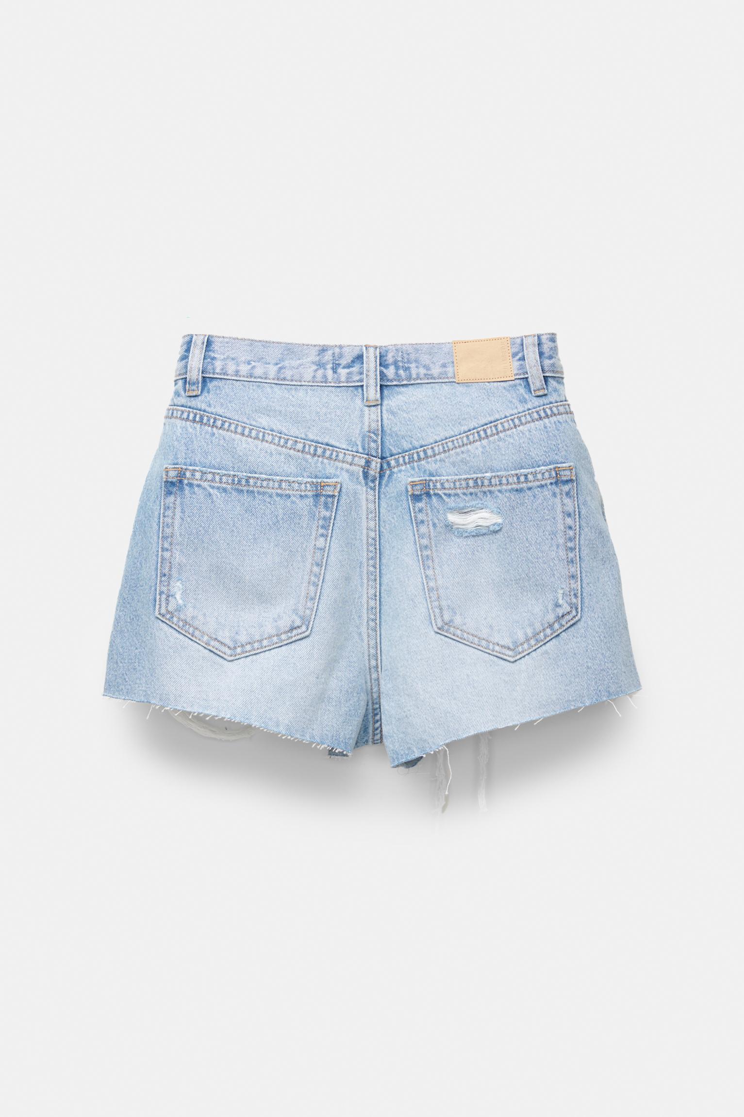 Denim shorts with frayed hems — Pale blue