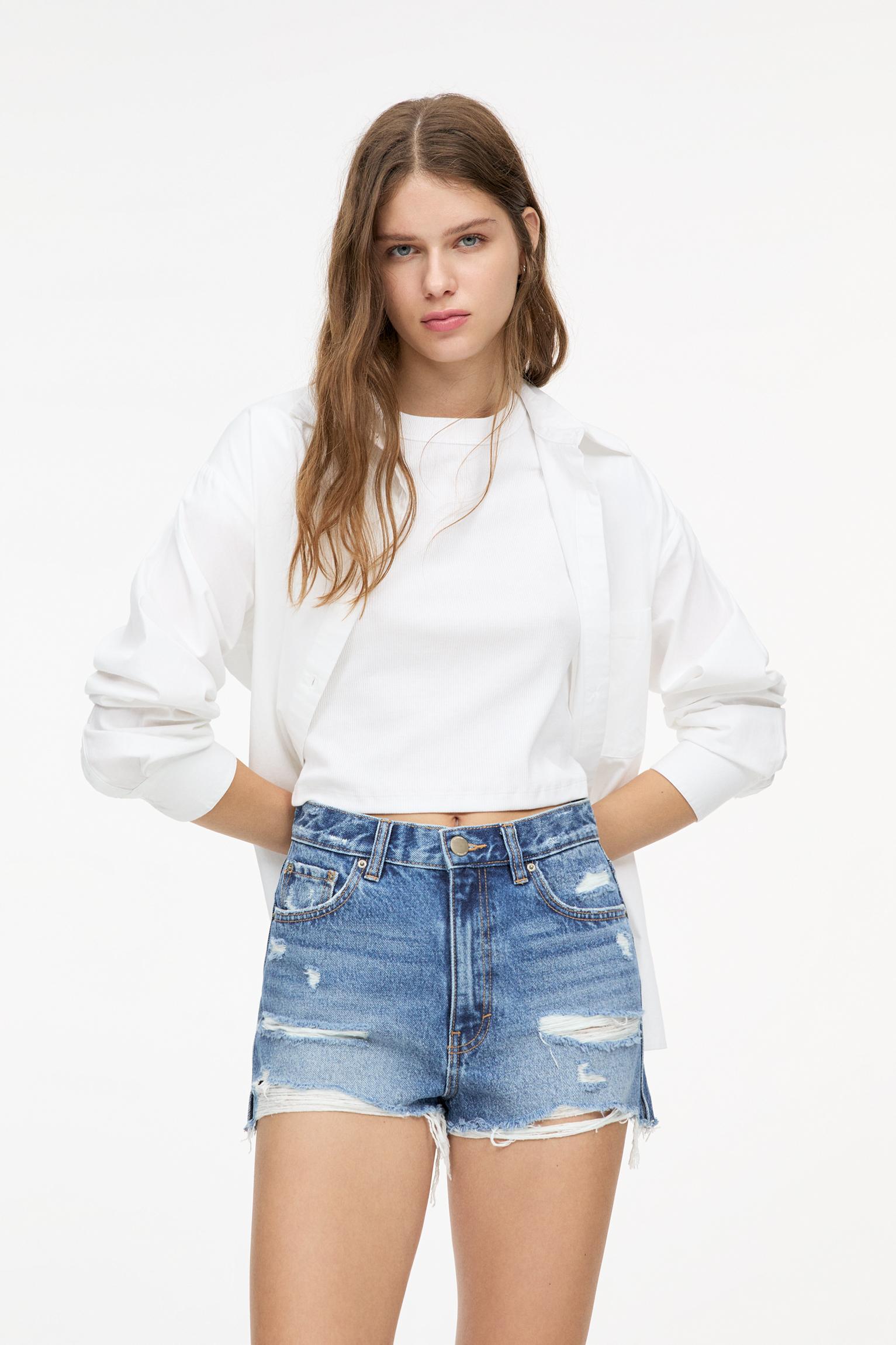 Denim shorts with frayed hems — Medium blue