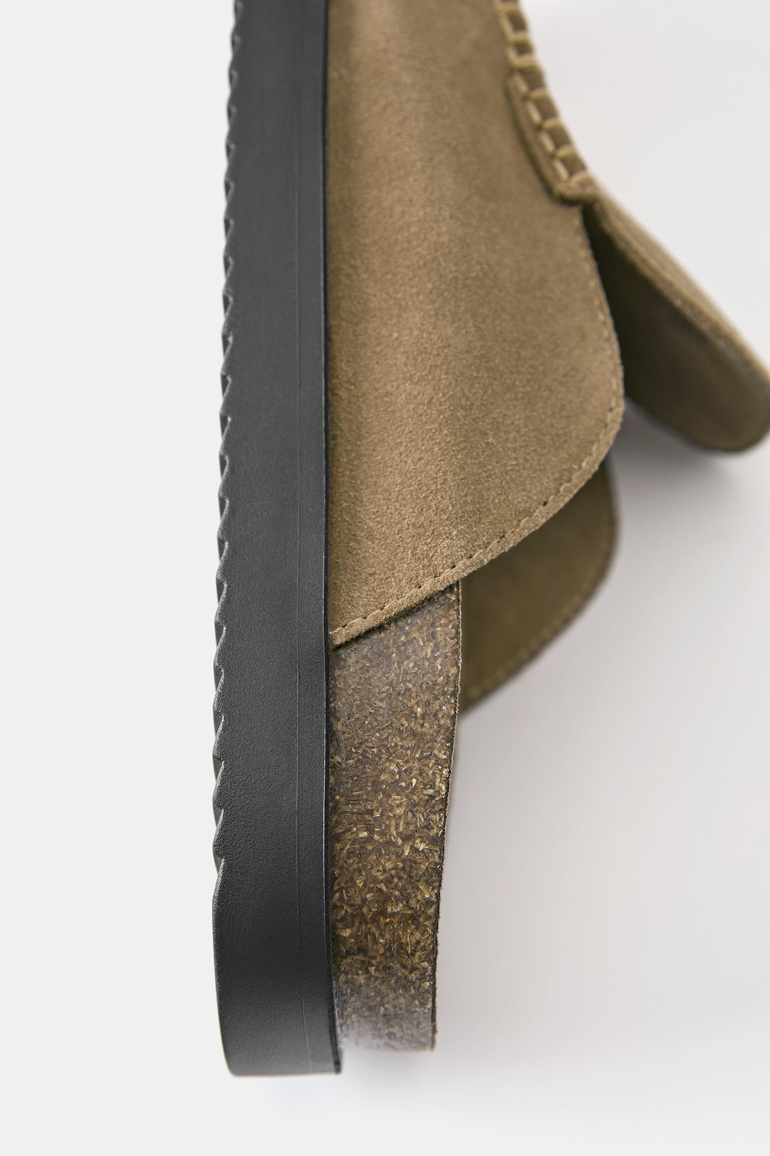 Leather clogs — Brown