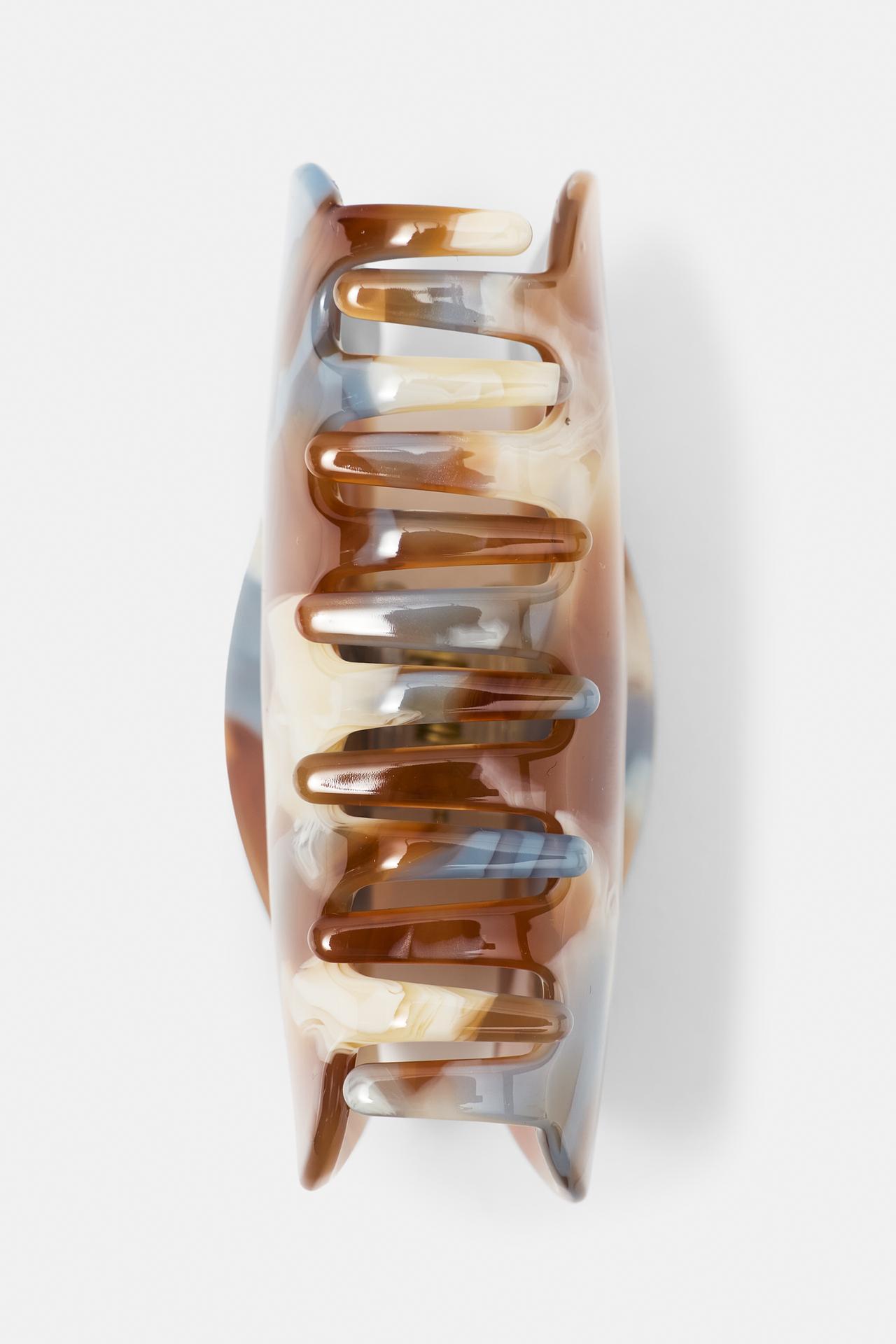 Curved patterned hair clip — Brown