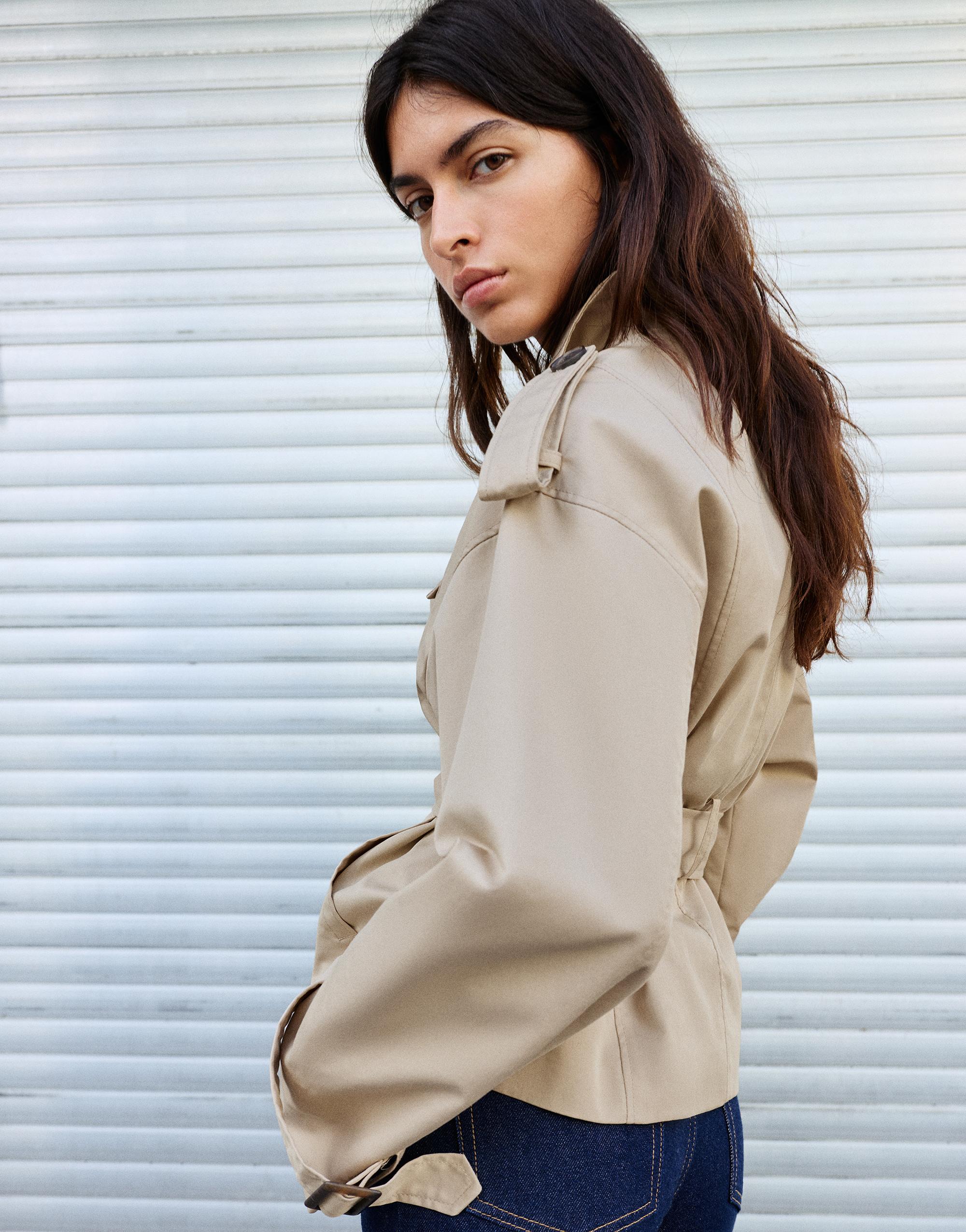 Short belted trench coat — Ecru