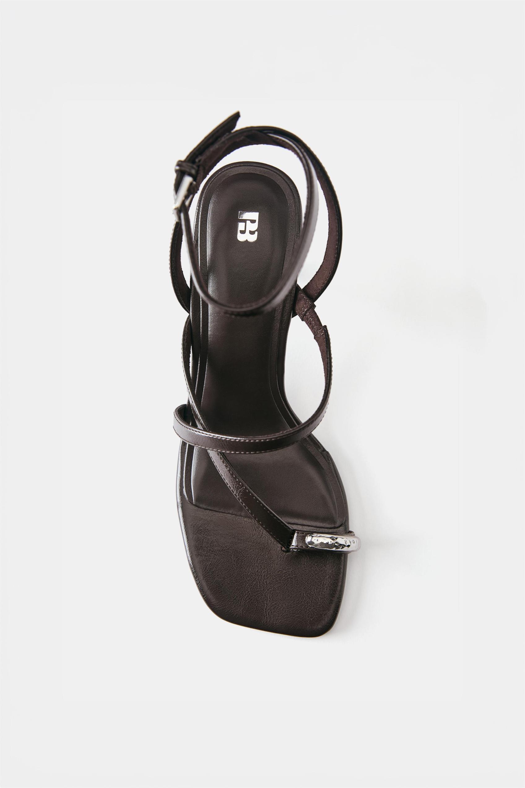 Heeled sandals with strap detail — Brown