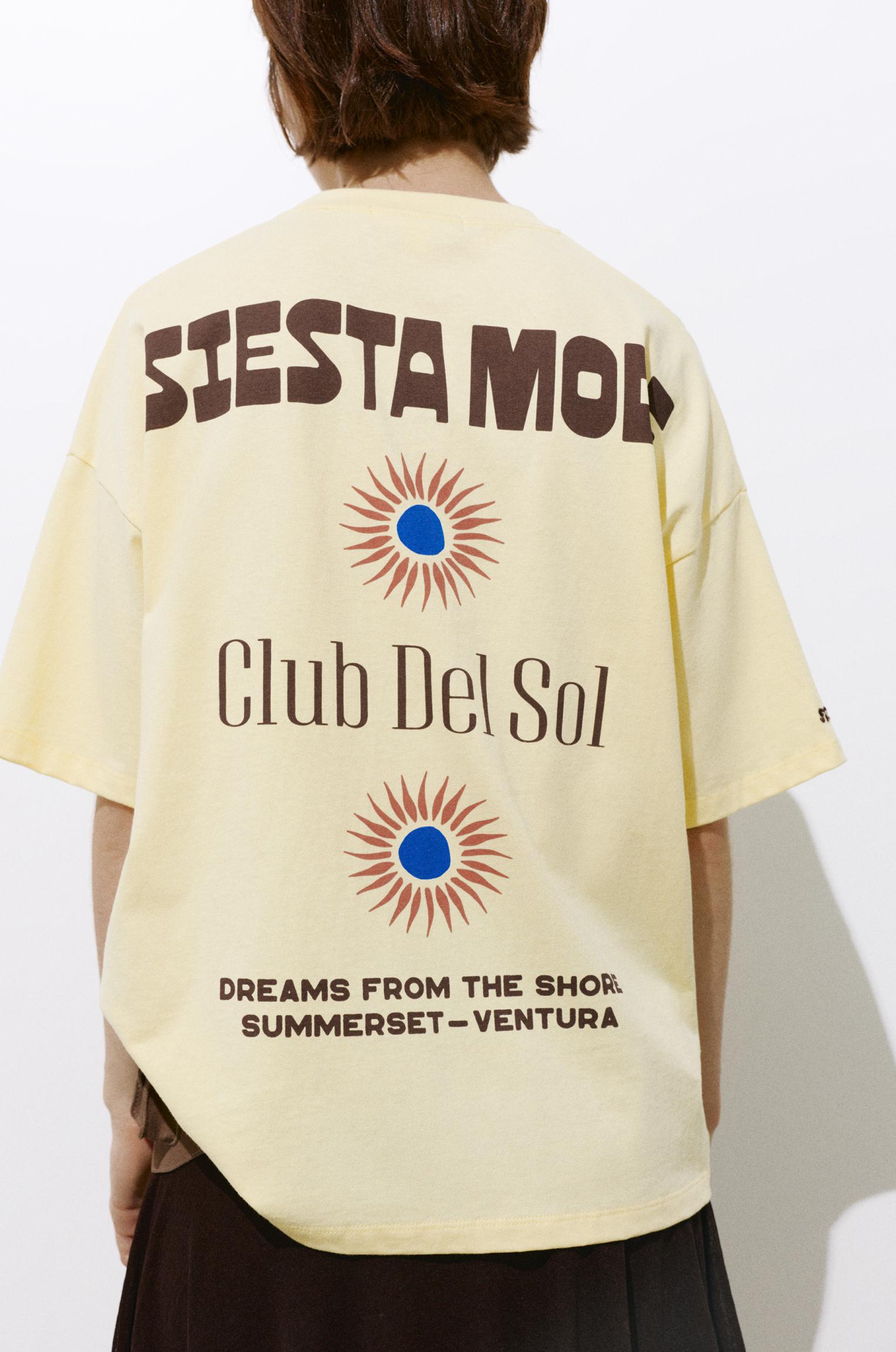 Oversize T-shirt with graphic — Yellow