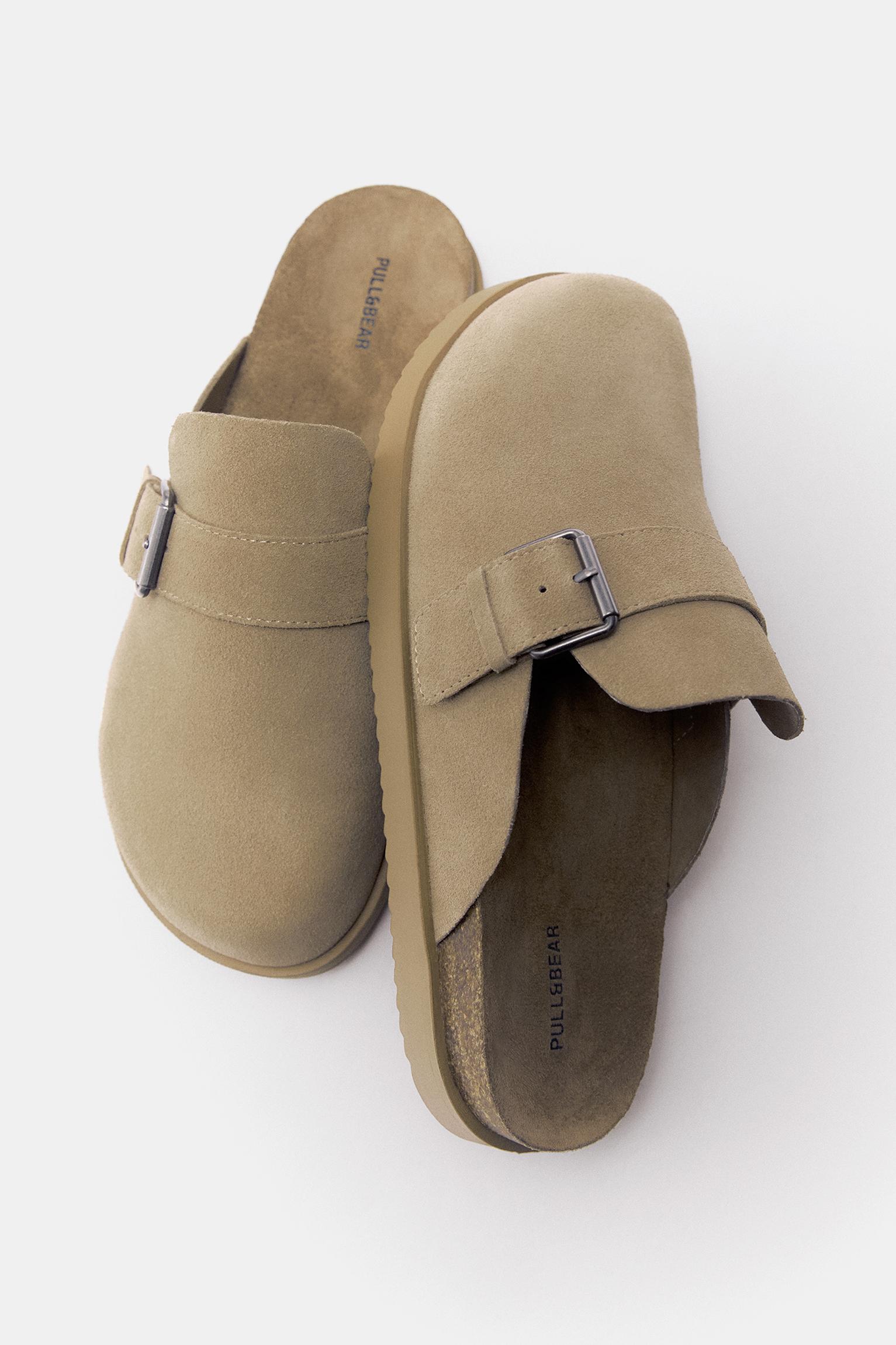 Leather buckle clogs — Ecru