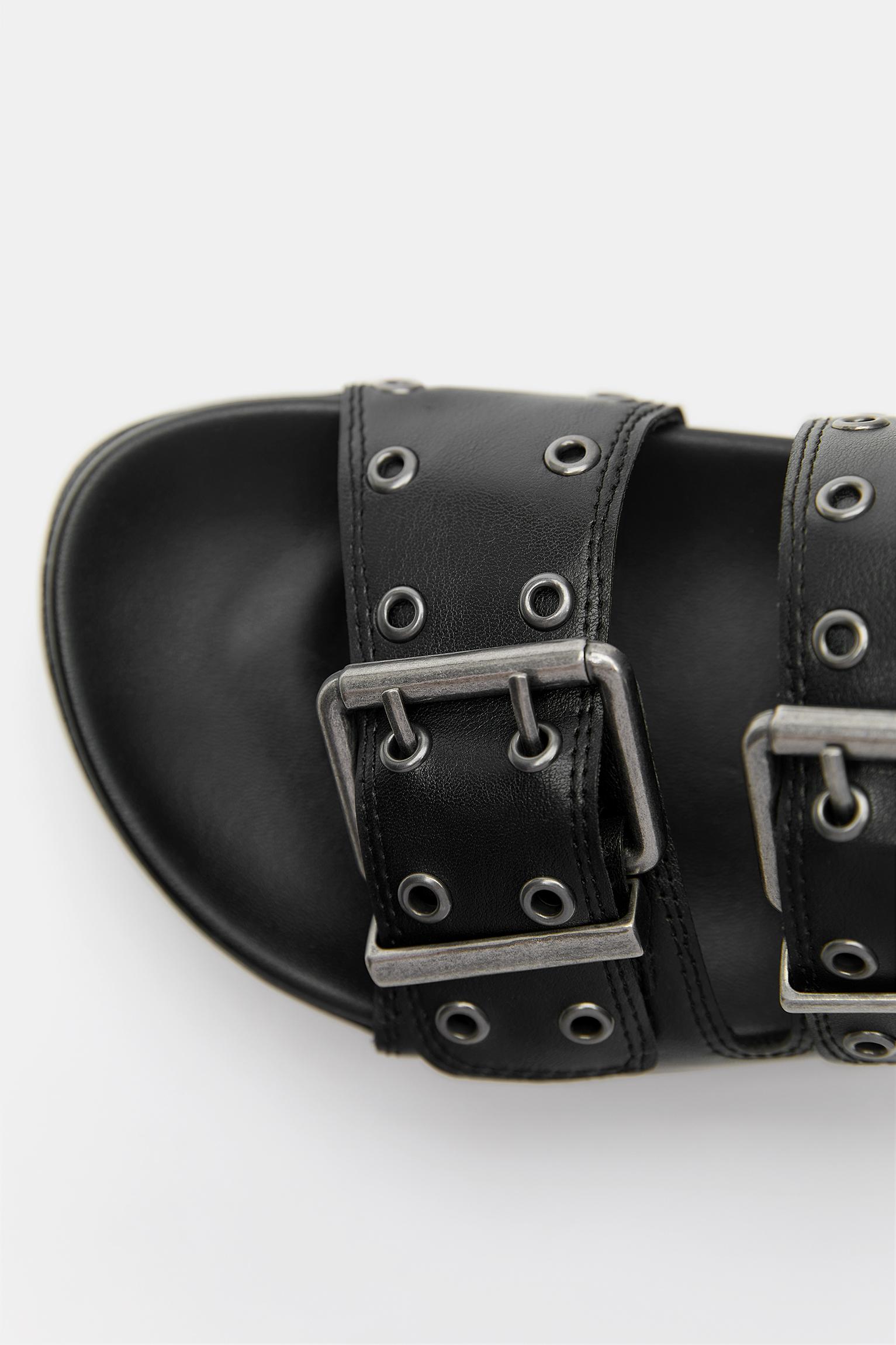 Chunky buckle sandals — Black