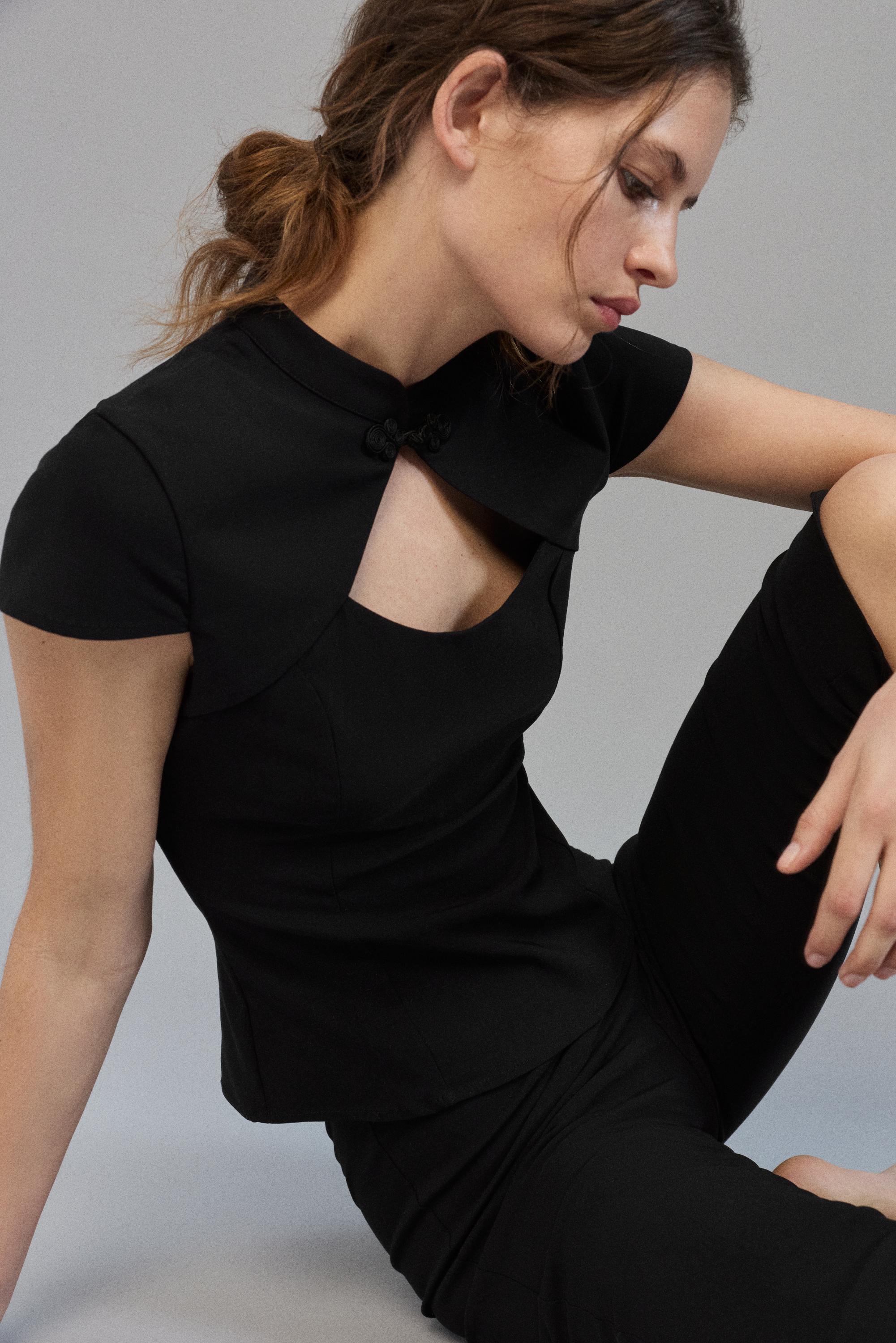 Frog fastening capris — Black