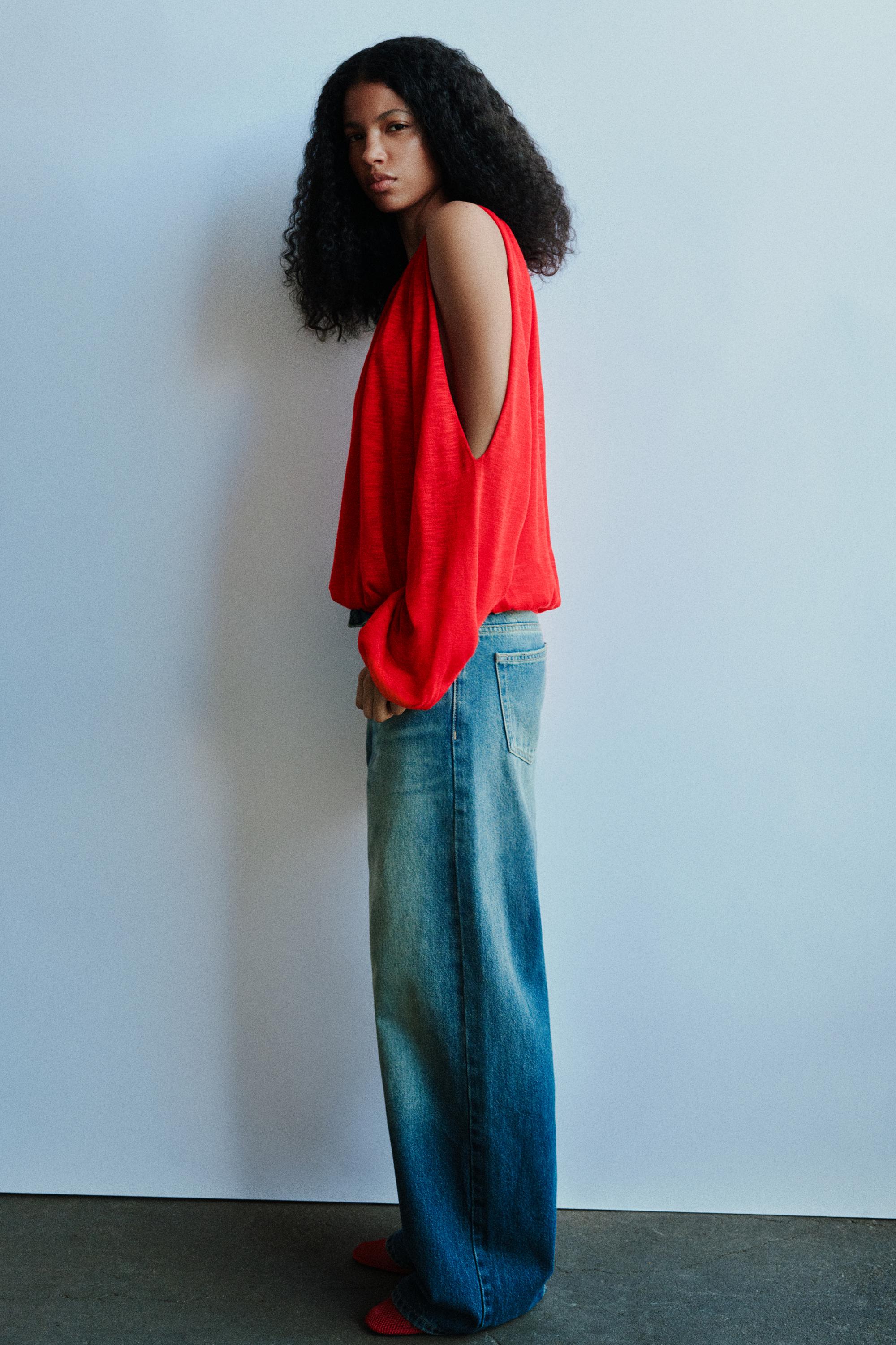 Fine knit cut-out top — Red