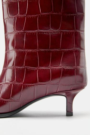 Textured kitten heel boots — Red 4