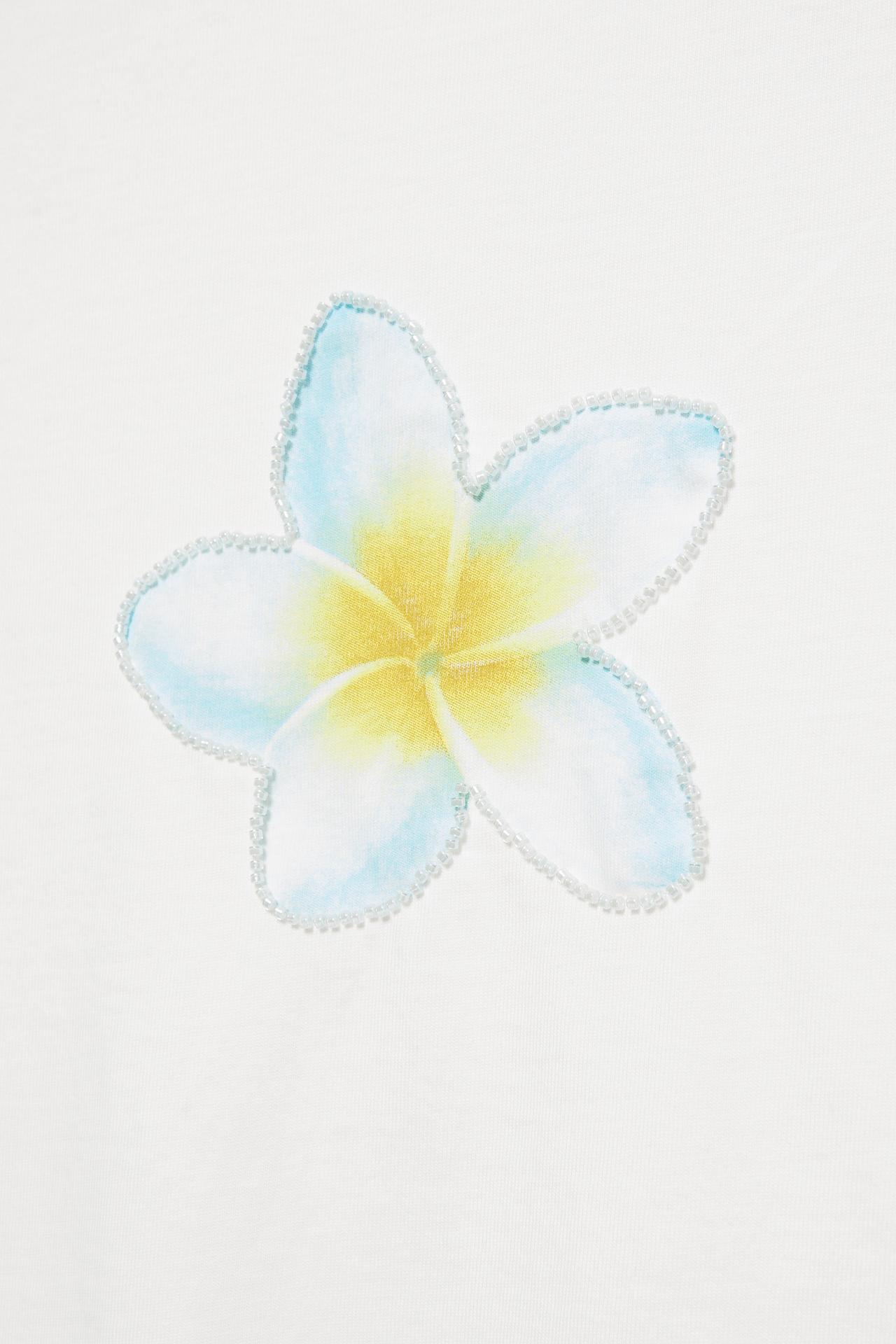 Beaded flower T-shirt — Ice