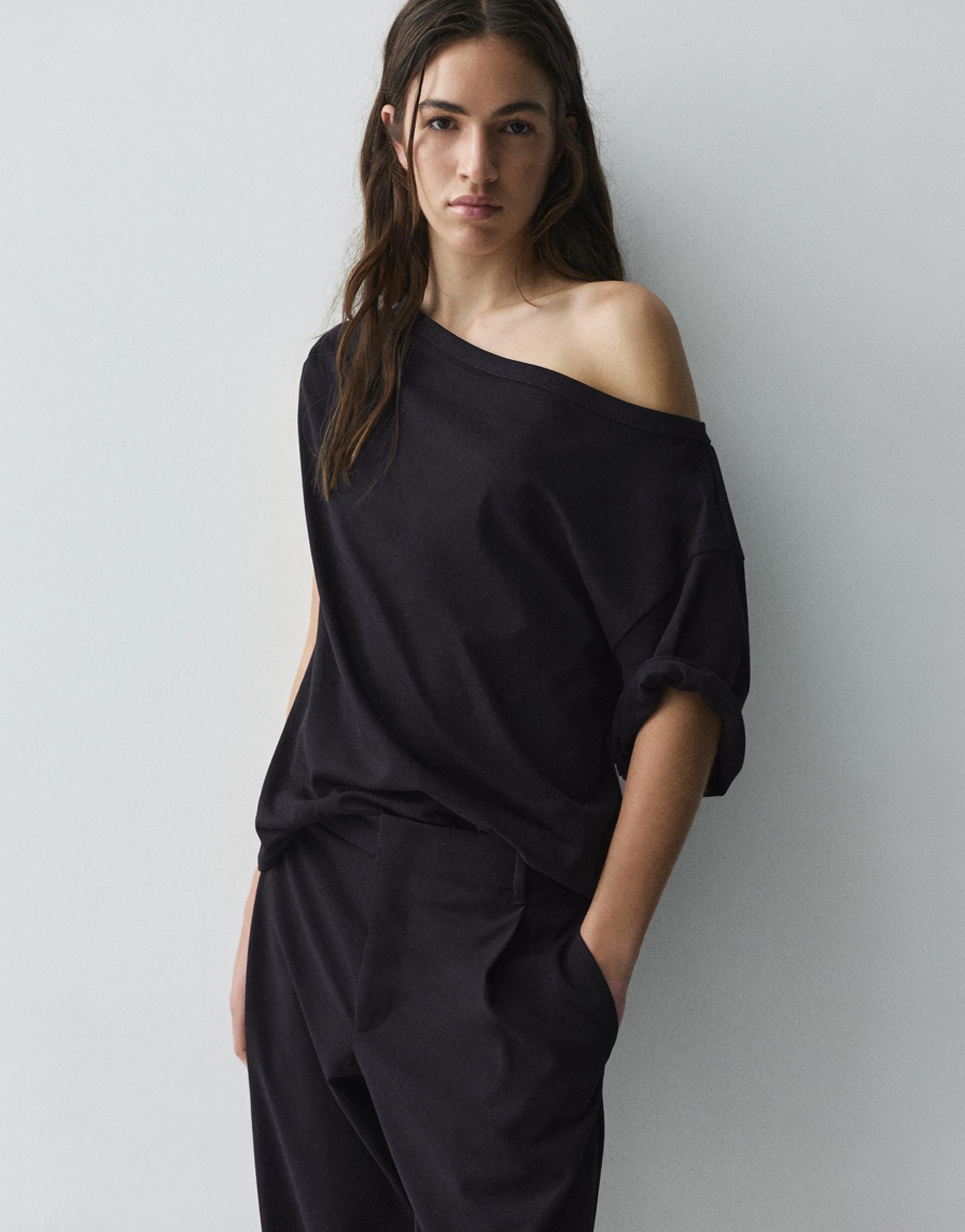 Asymmetric short sleeve T-shirt — Black