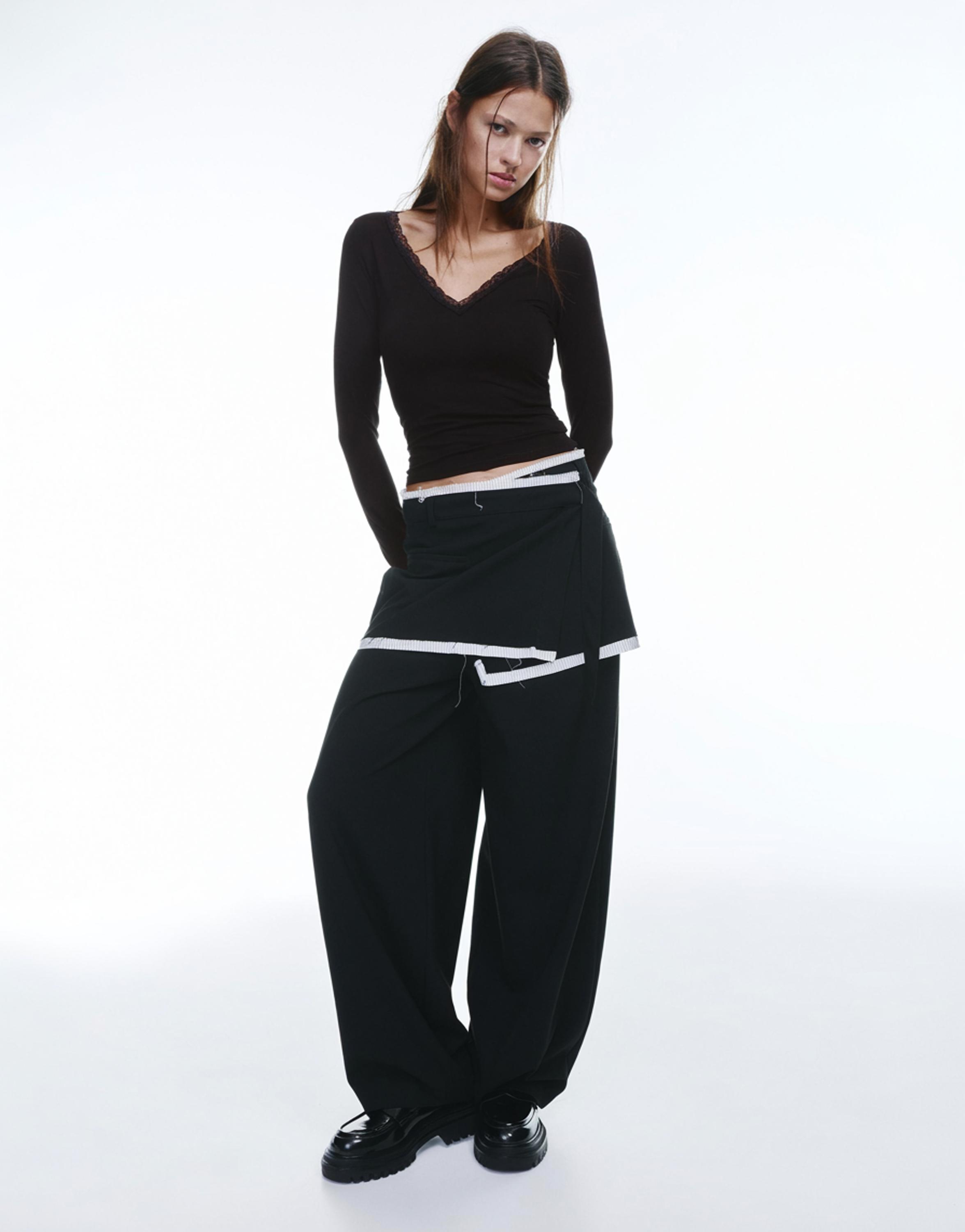 Lace trim neckline T-shirt — Black