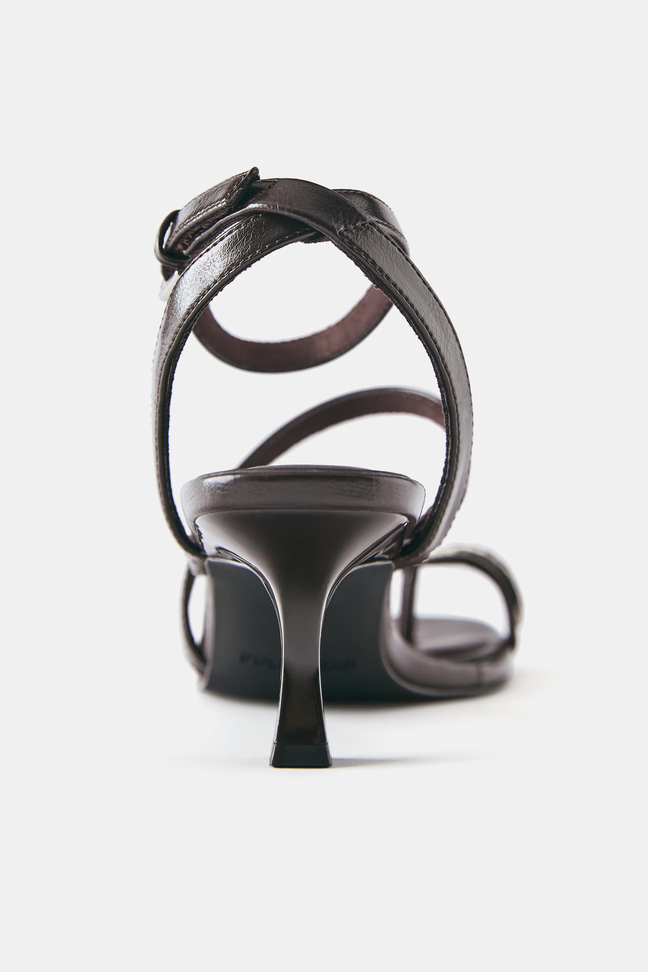 Heeled sandals with strap detail — Brown