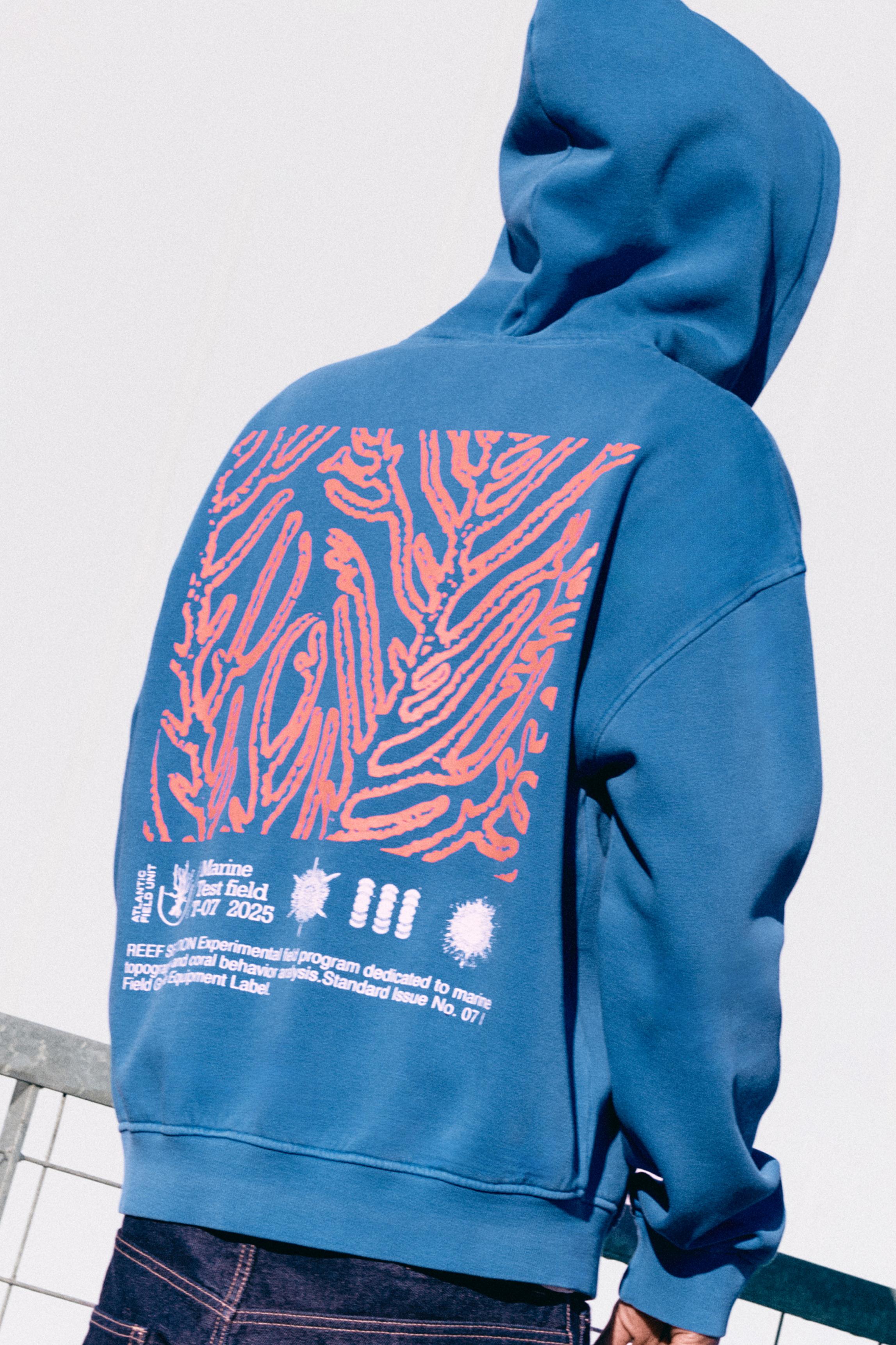 Fermuarlı mavi kapüşonlu sweatshirt - Görsel 24