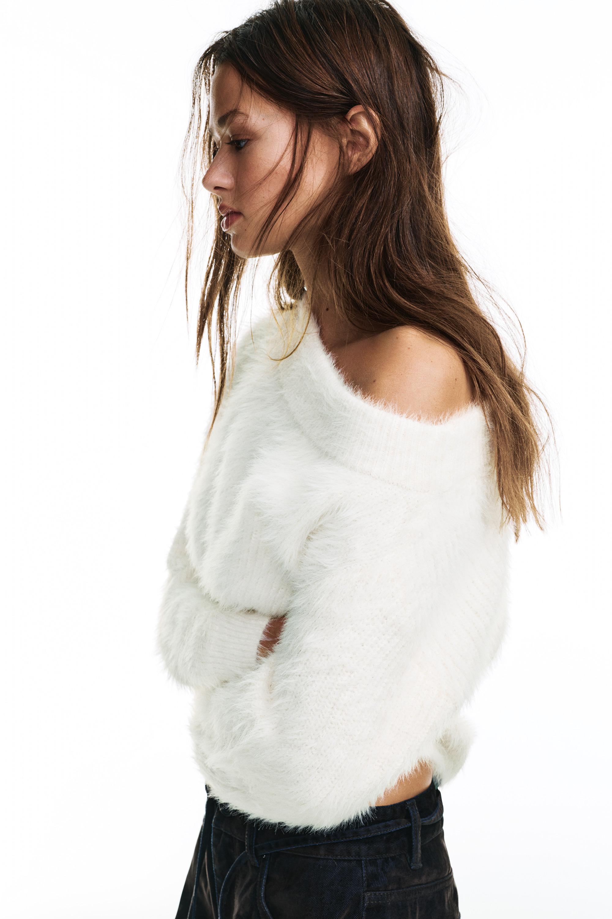 Asymmetric faux fur sweater — Ecru