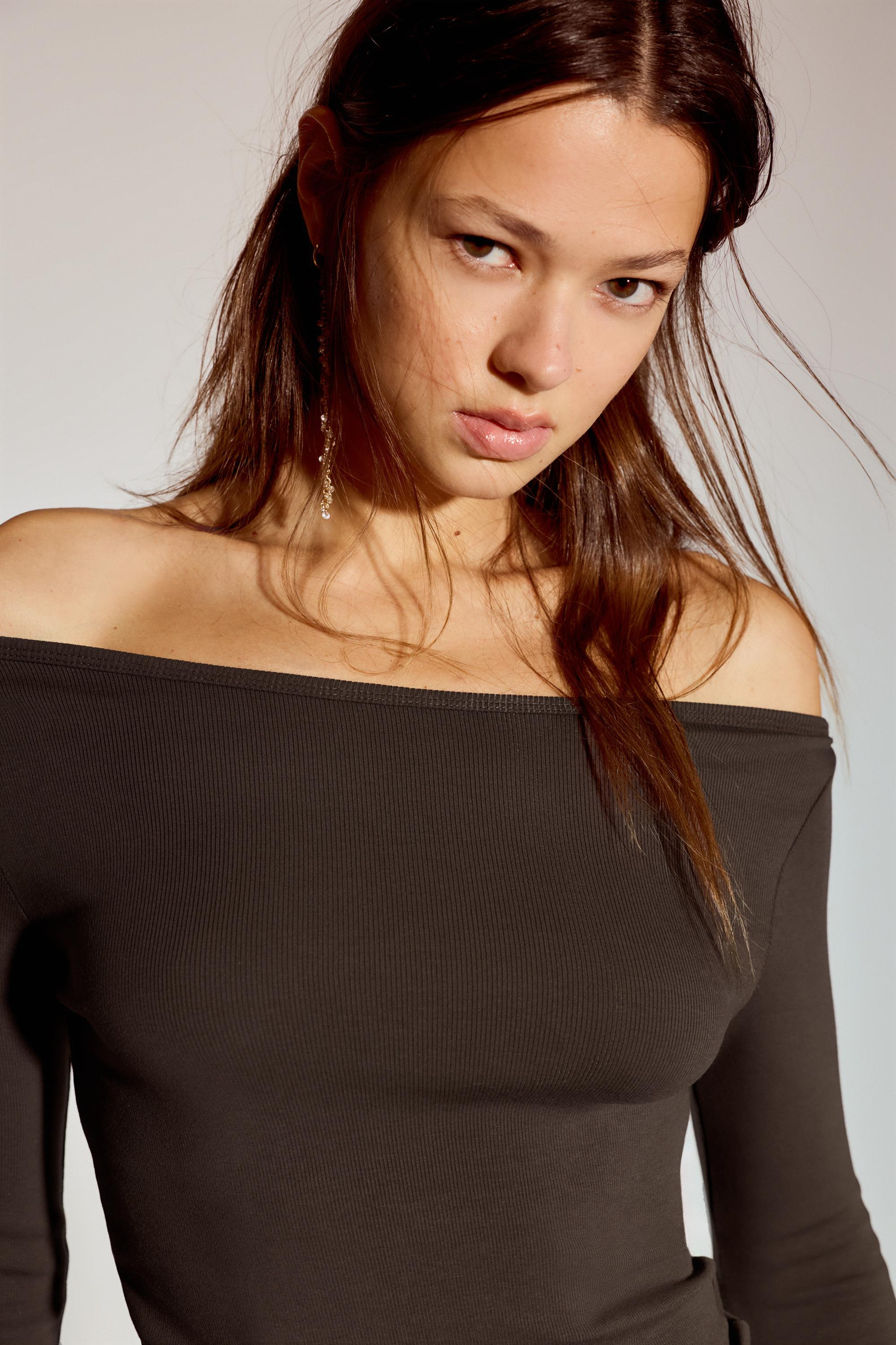 Uzun kollu geniş yaka t-shirt - Görsel 53