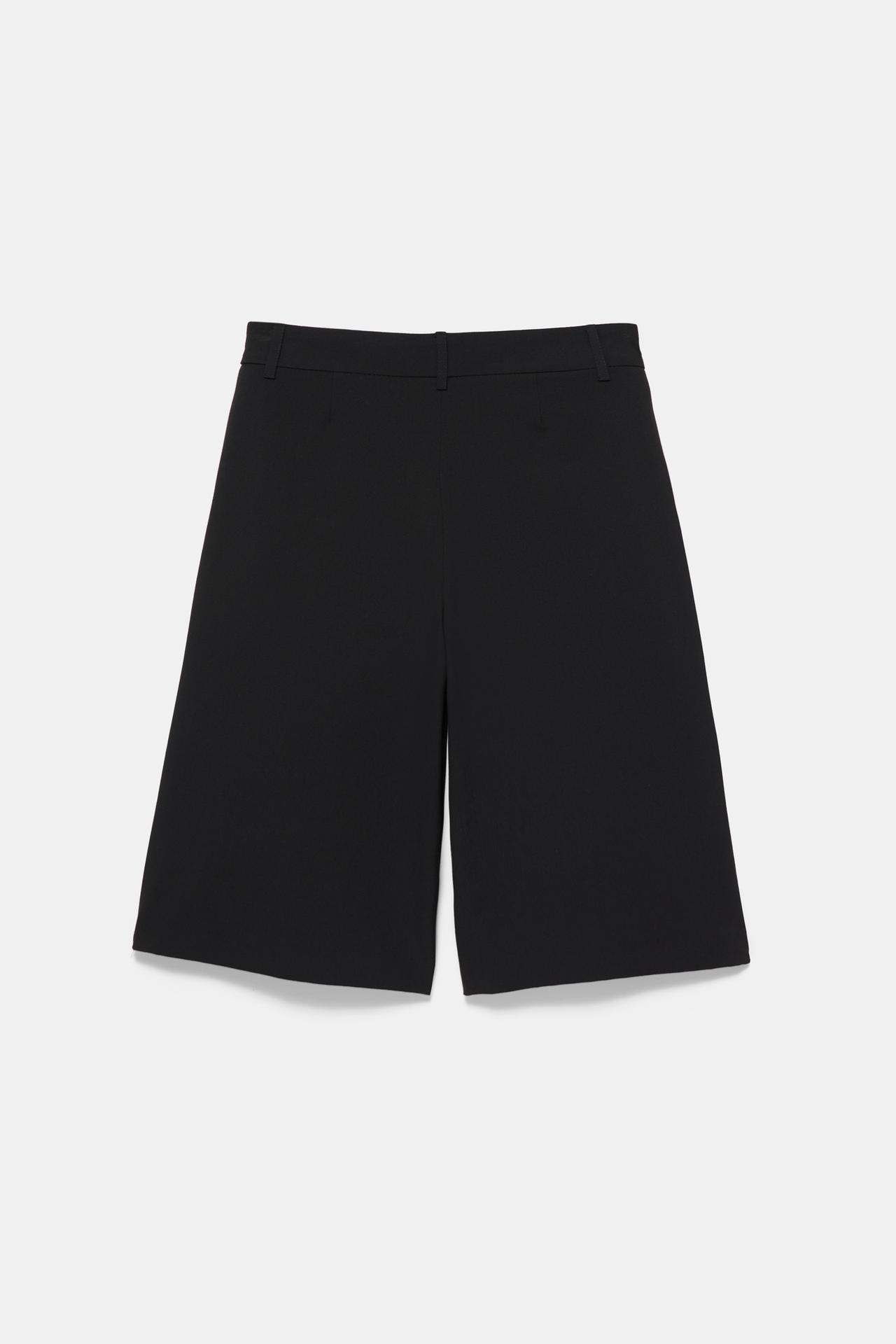 Tailored fit tailored bermuda shorts with pleats — Black