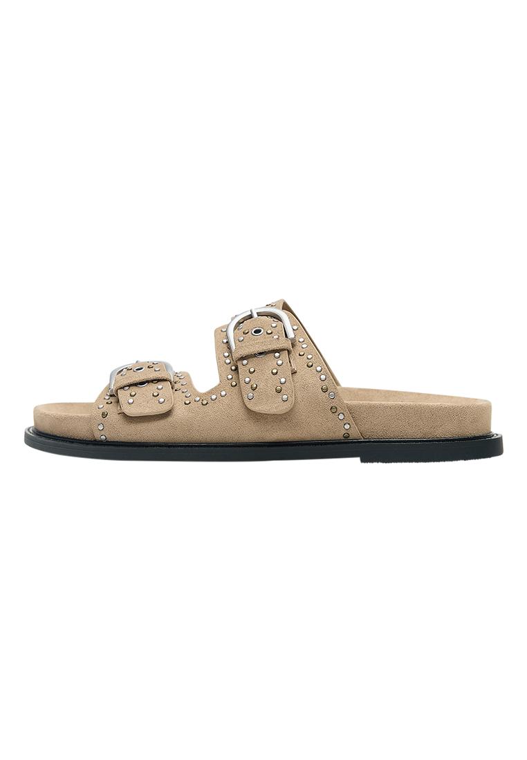 Flat buckle sandals with studs — Sand