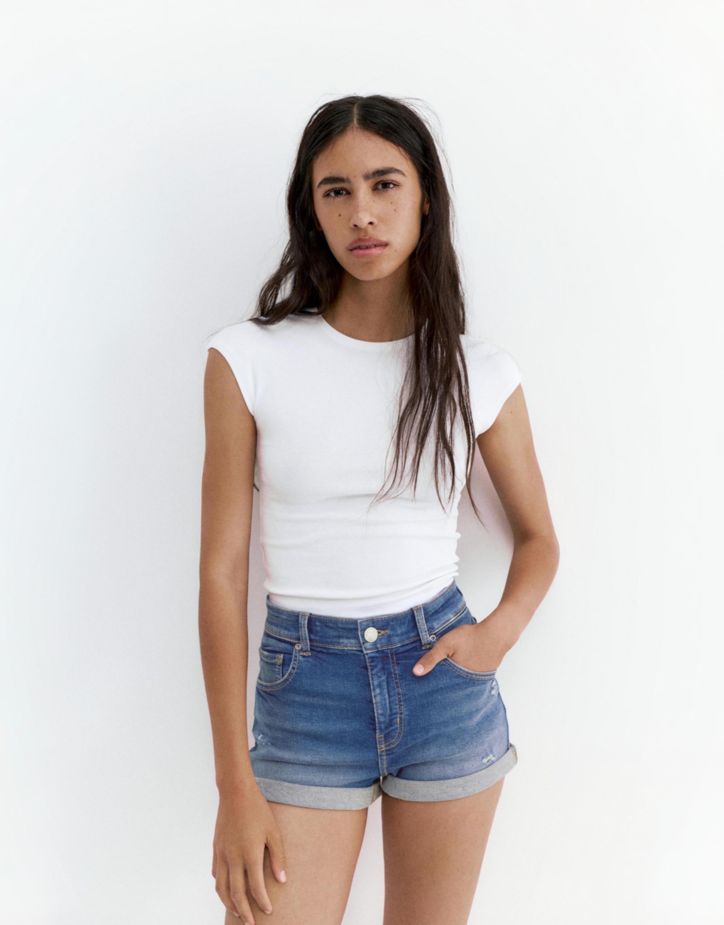 Mid-waist denim shorts — Medium blue