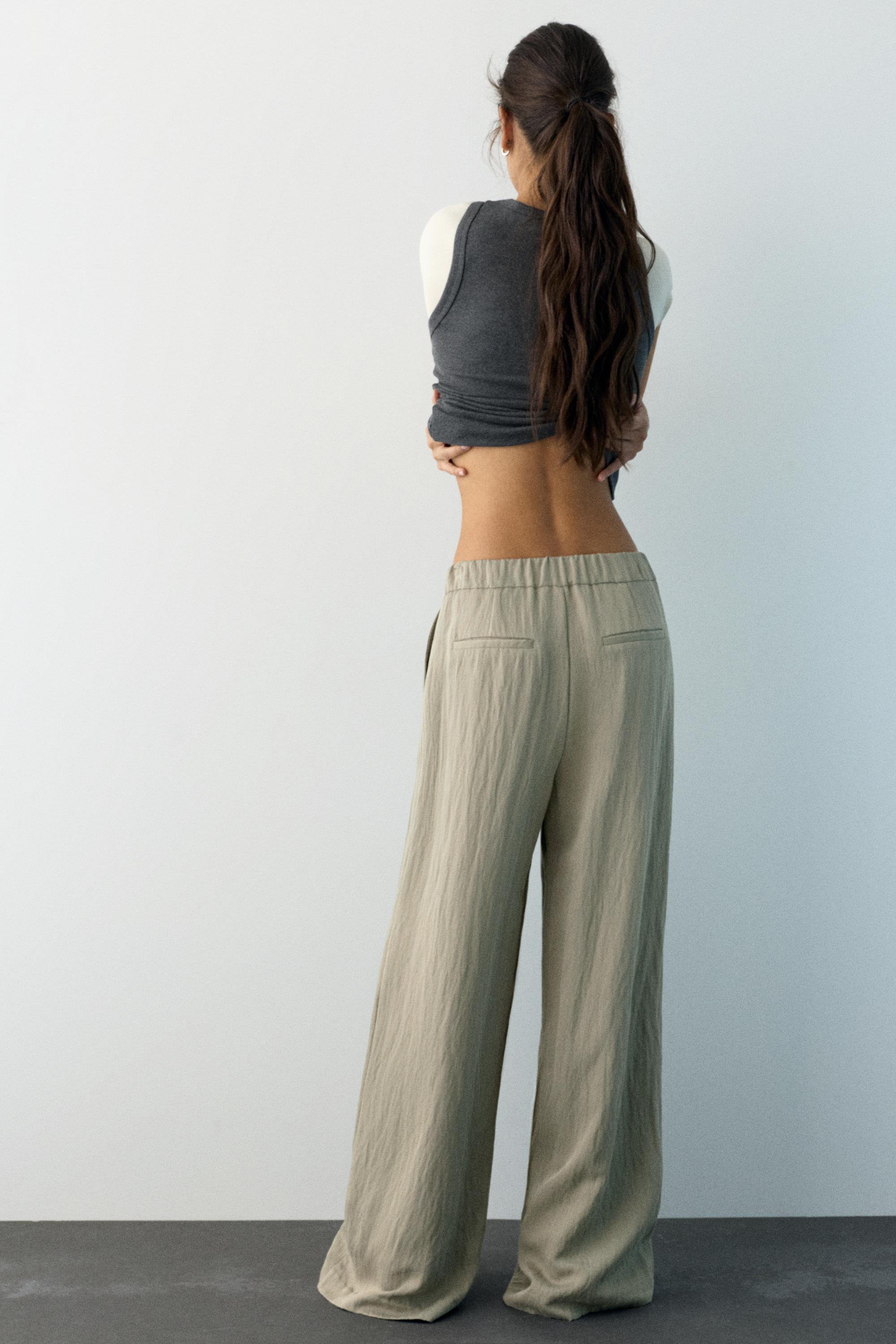 Düğmeli ve fermuarlı, kemer tokalı, önü pensli, elastik belli, tailored fit pantolon. - Görsel 44