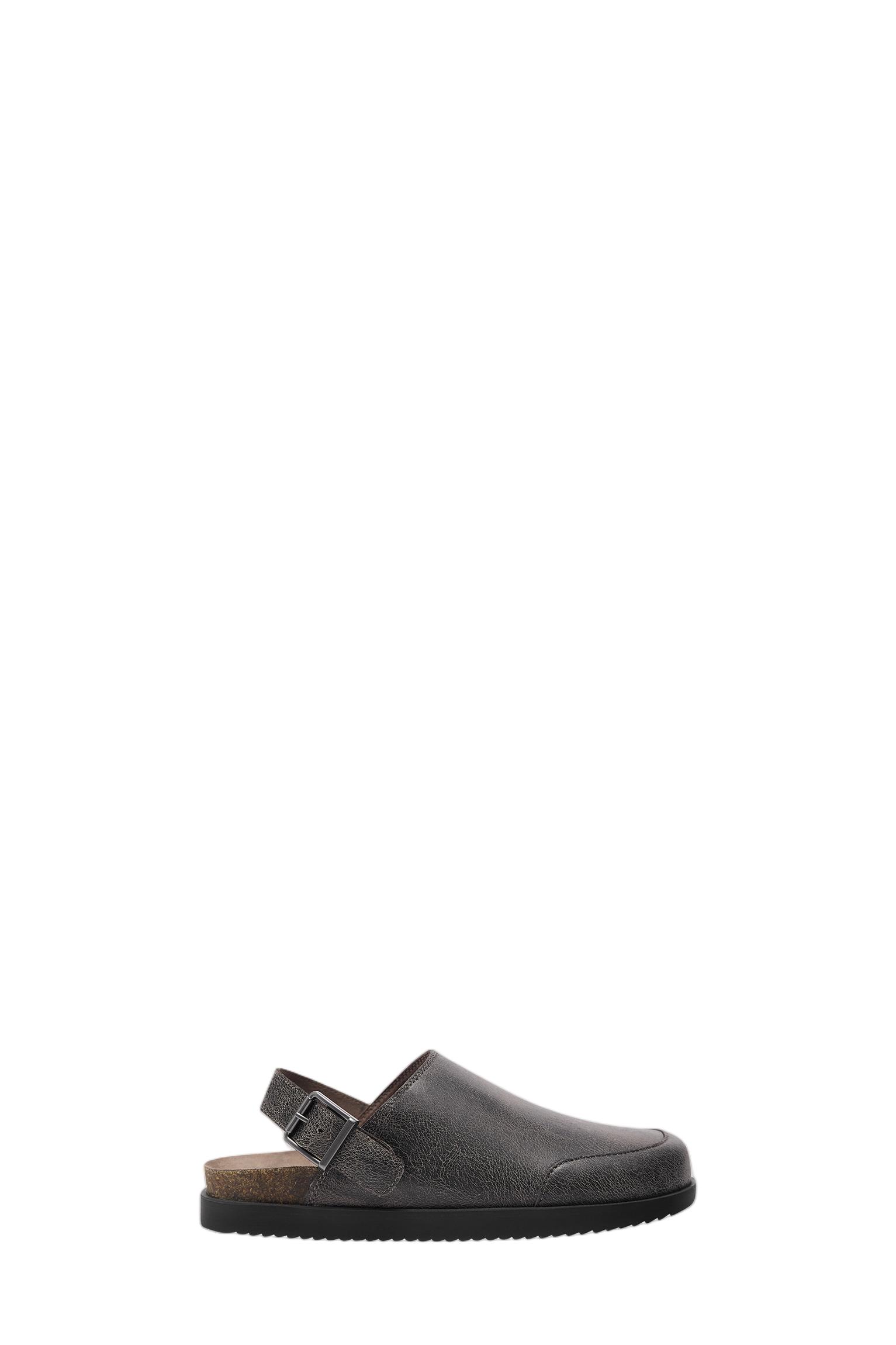 STWD distressed clogs — Brown