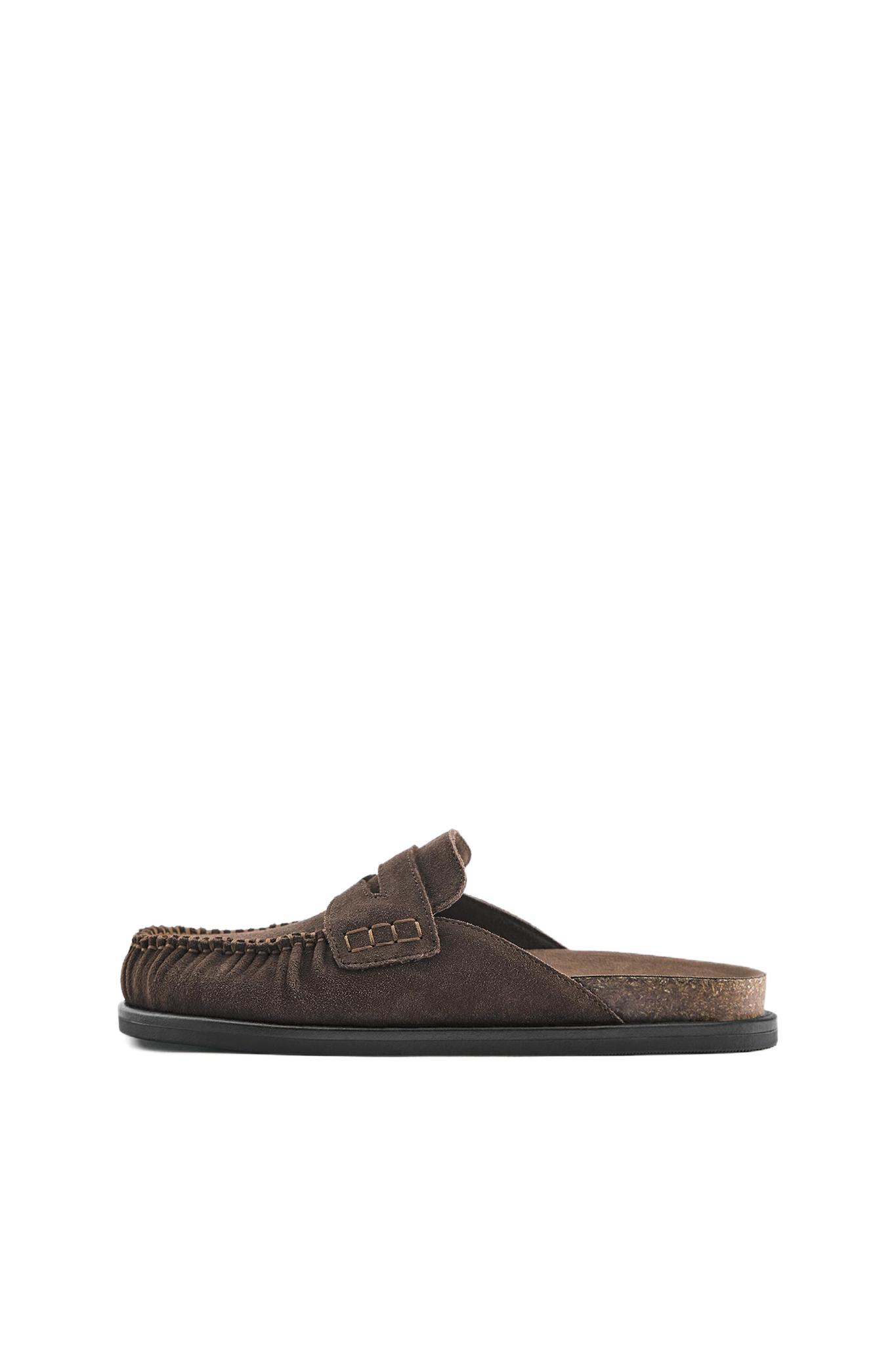 Gathered trim clogs — Brown