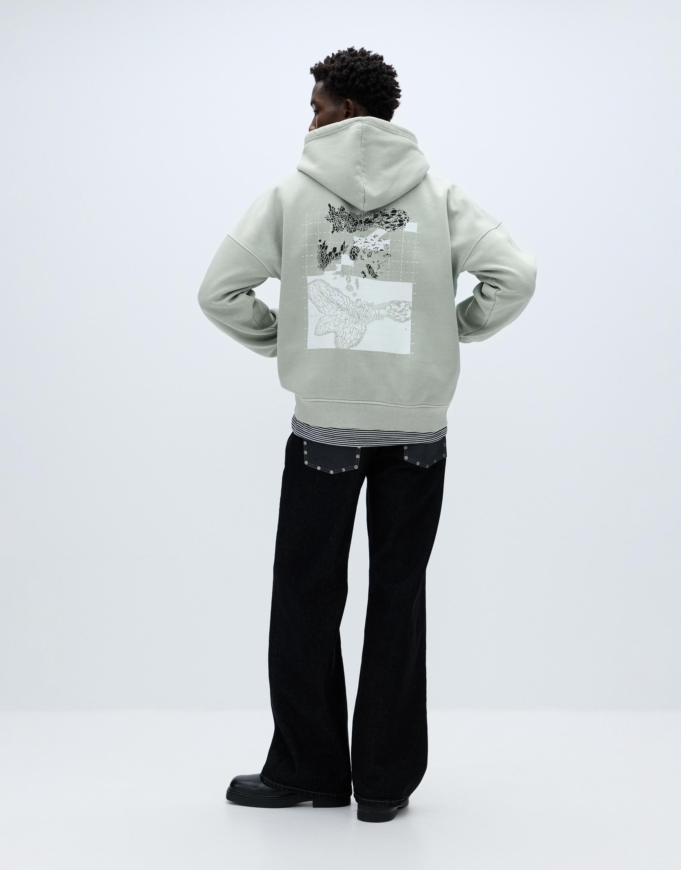 Oversize kapüşonlu grafik baskılı sweatshirt - Görsel 4