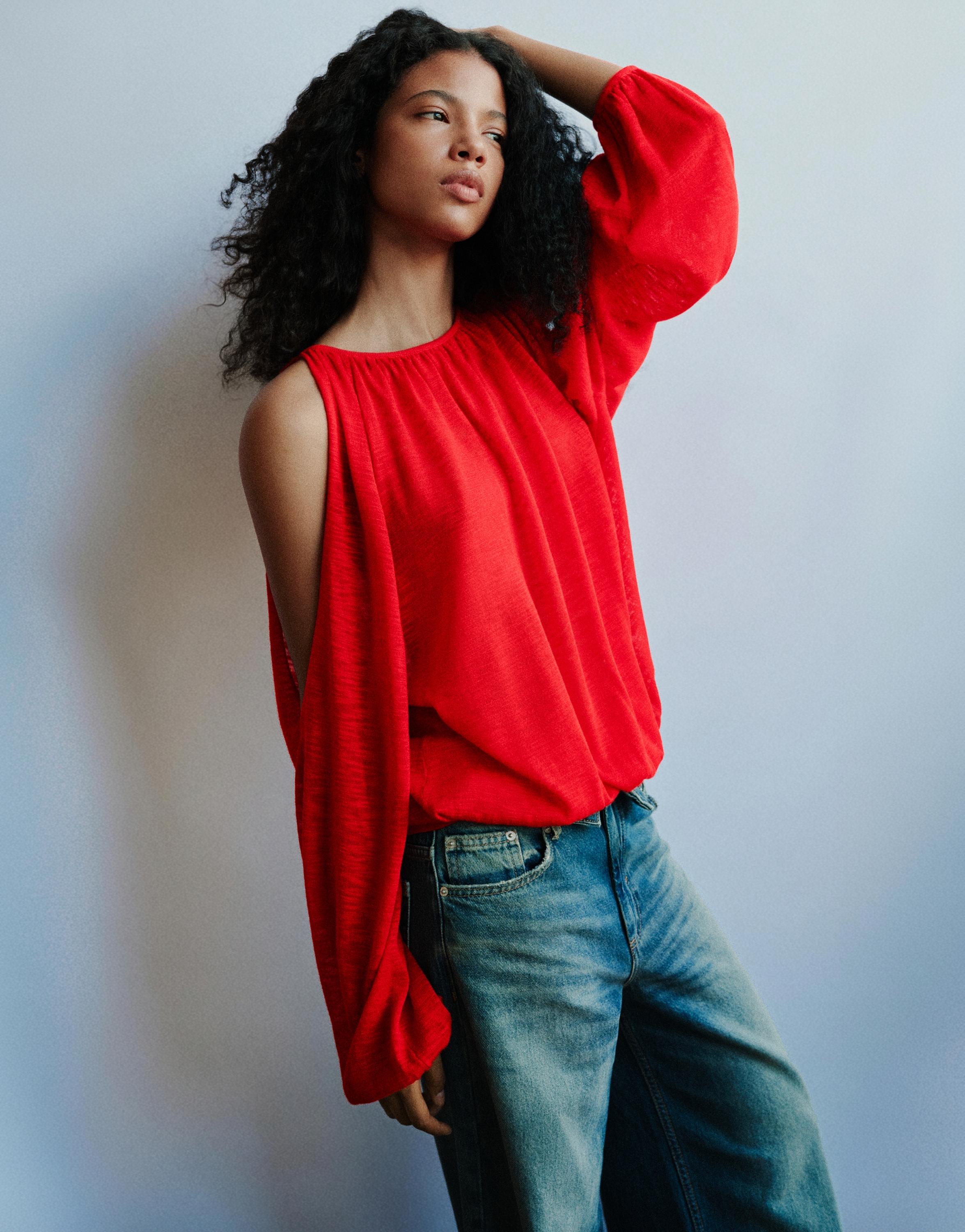 Fine knit cut-out top — Red