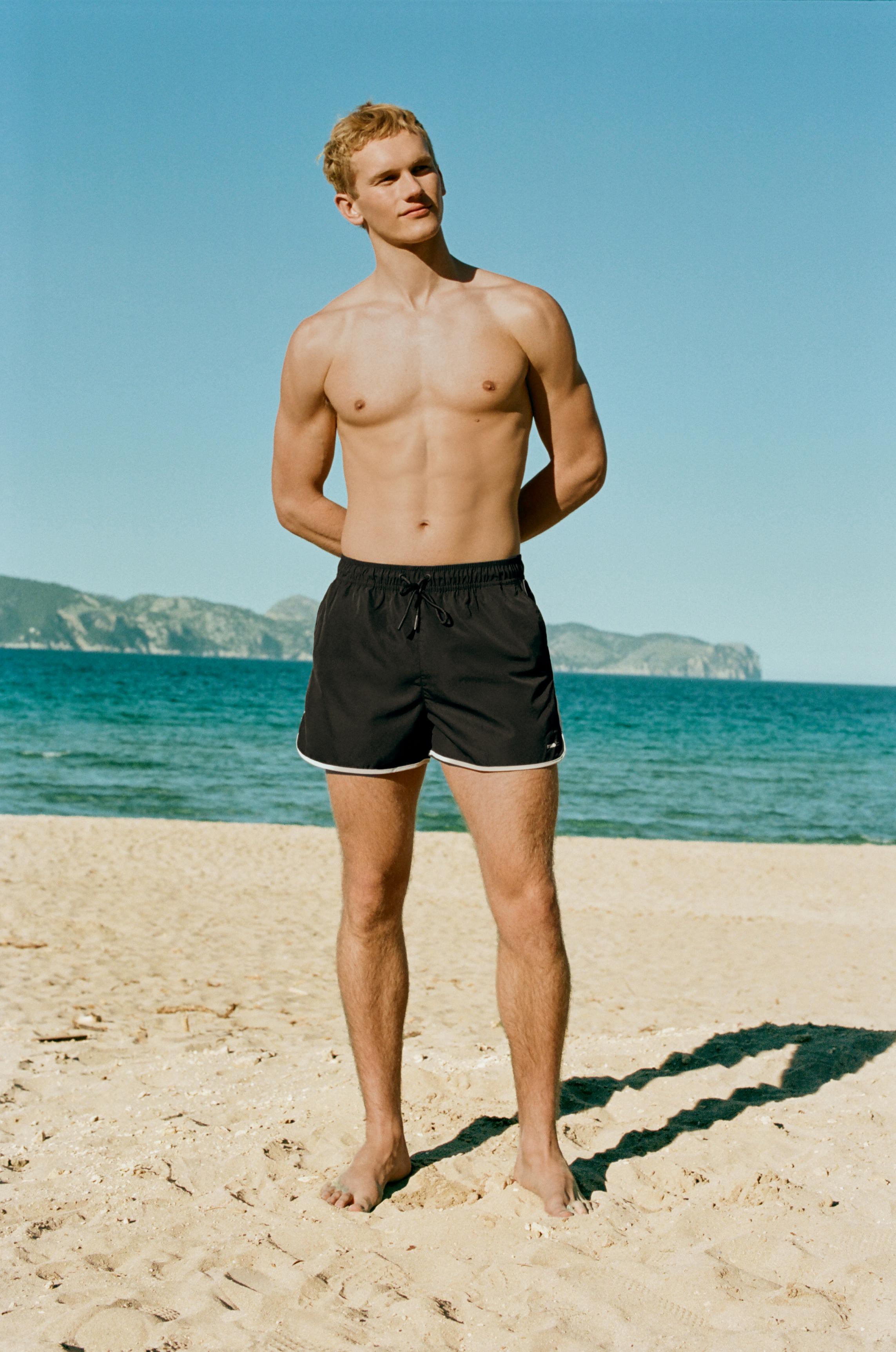 STWD board shorts — Black