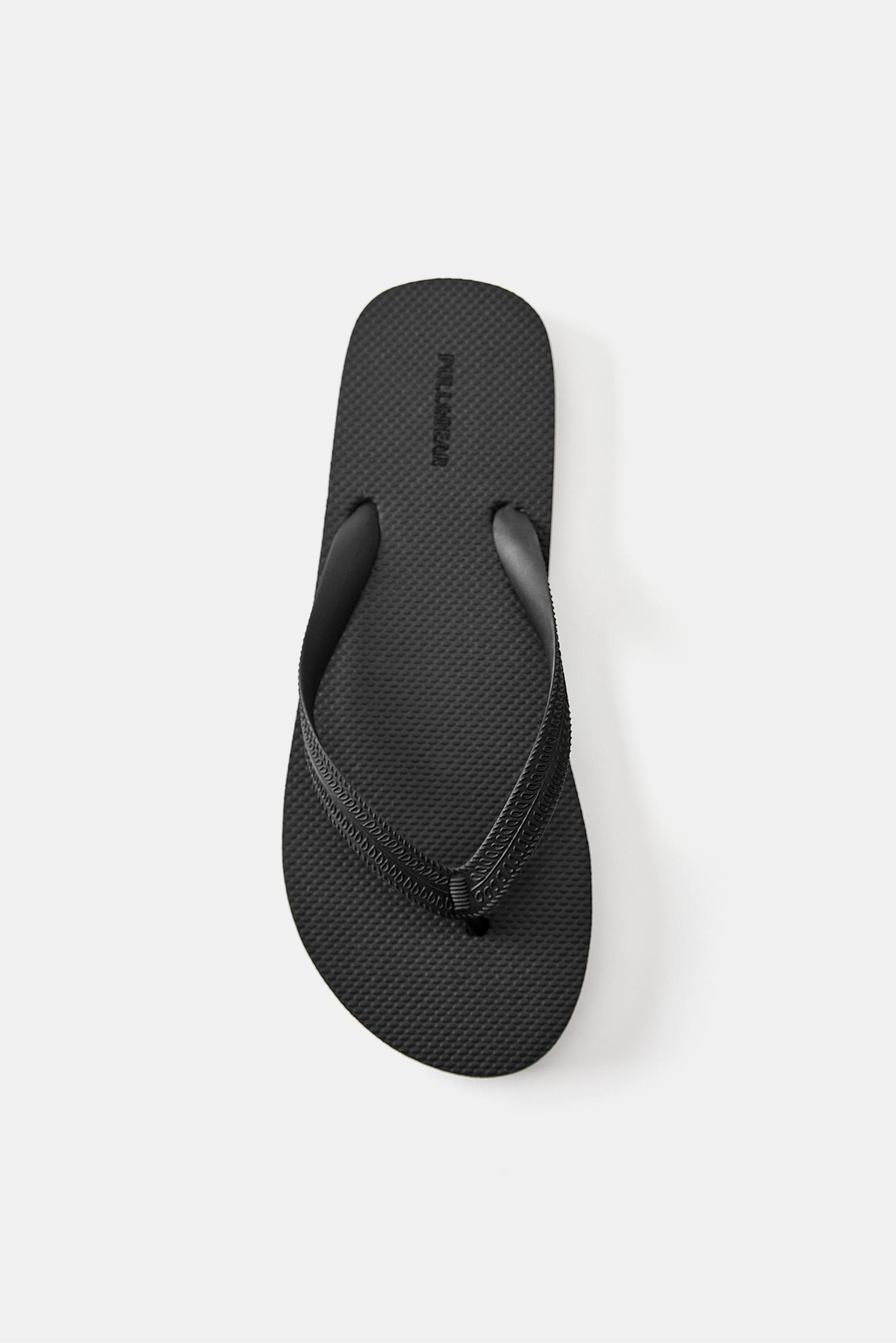 Strappy sandals — Black