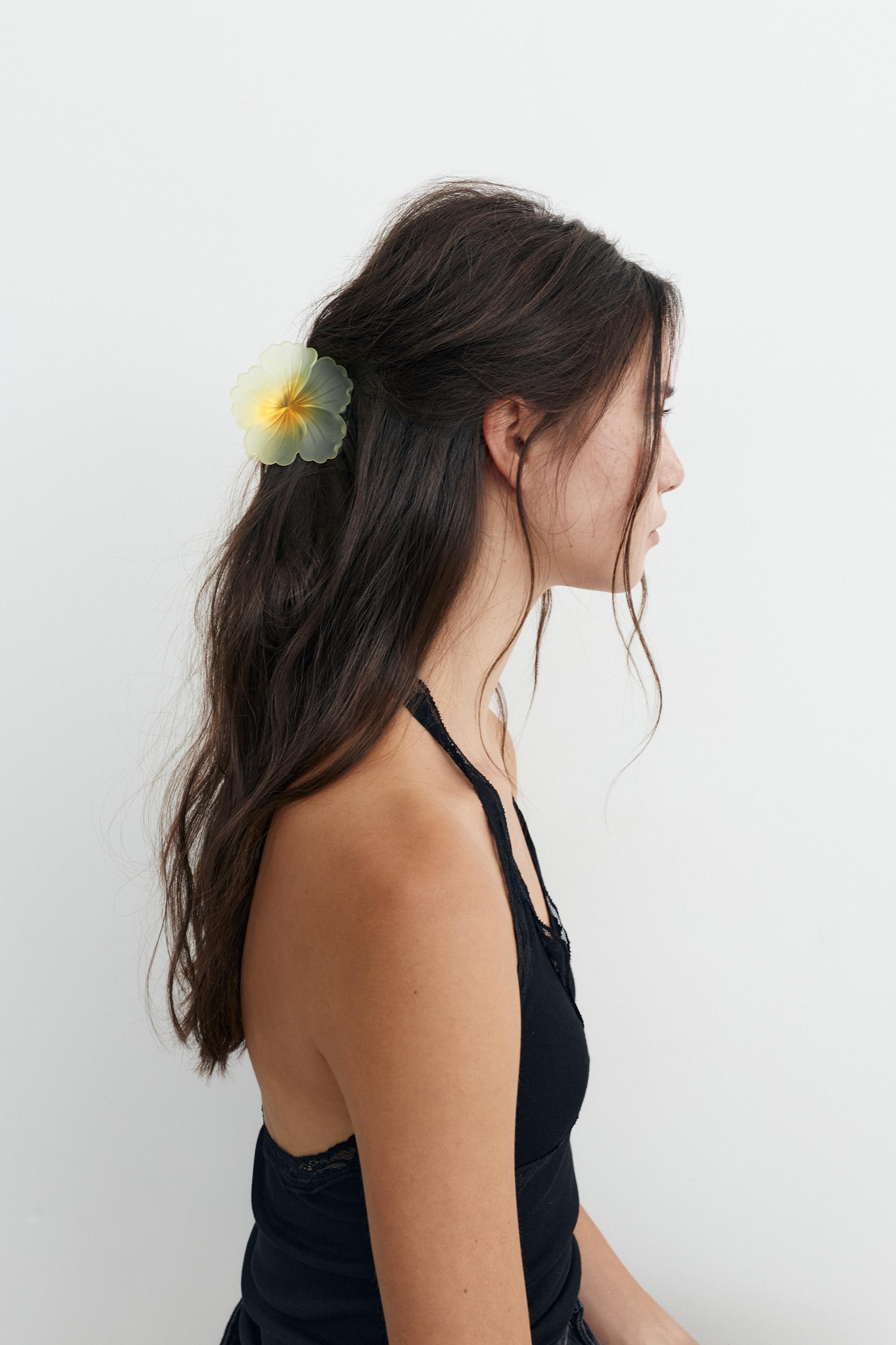 Flower hair clip — Yellow