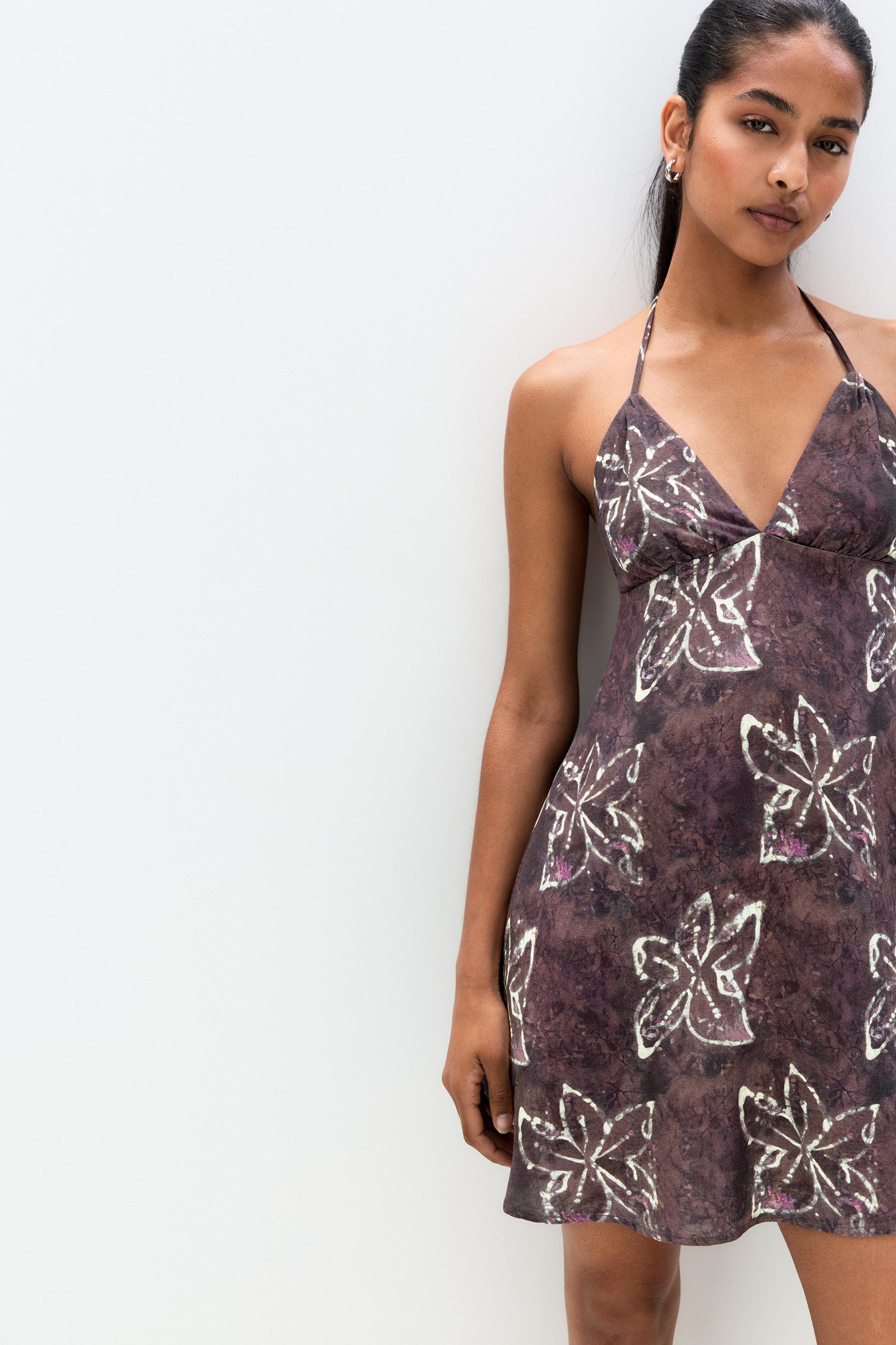 Short floral halter dress - pull&bear